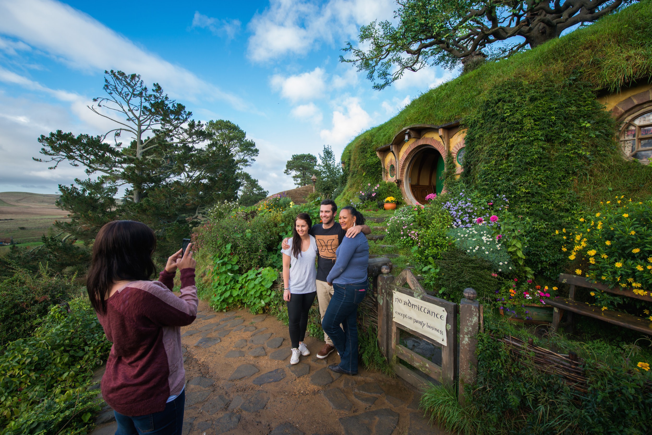 Auckland 2-Day Small Group Tour: Hobbiton, Waitomo & Rotorua