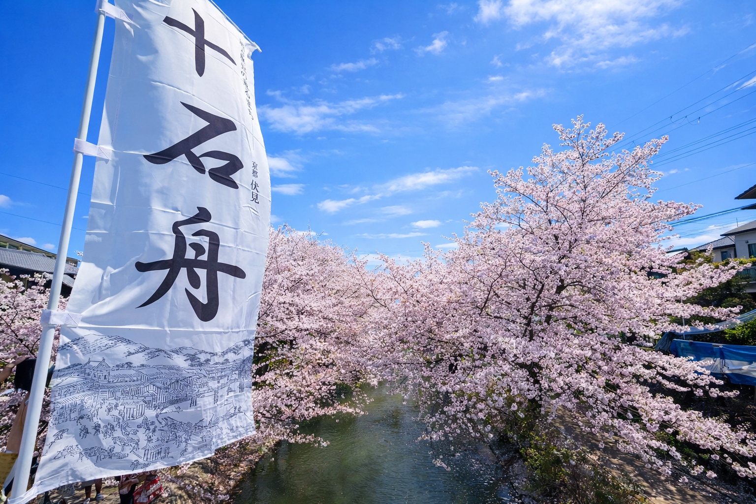 現在我們看到的十石舟，是為了重現當年的古風場景而特別修復的觀光船，帶領遊客航向那段運河貿易的黃金年代