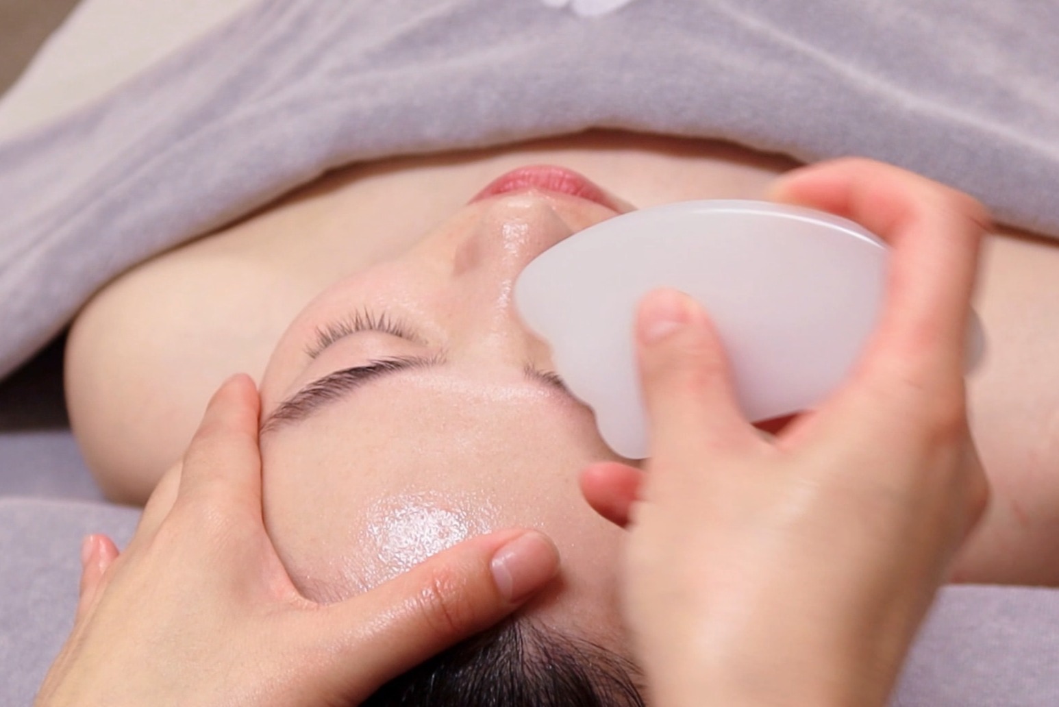 60 Mins of Facial Service with Guasha