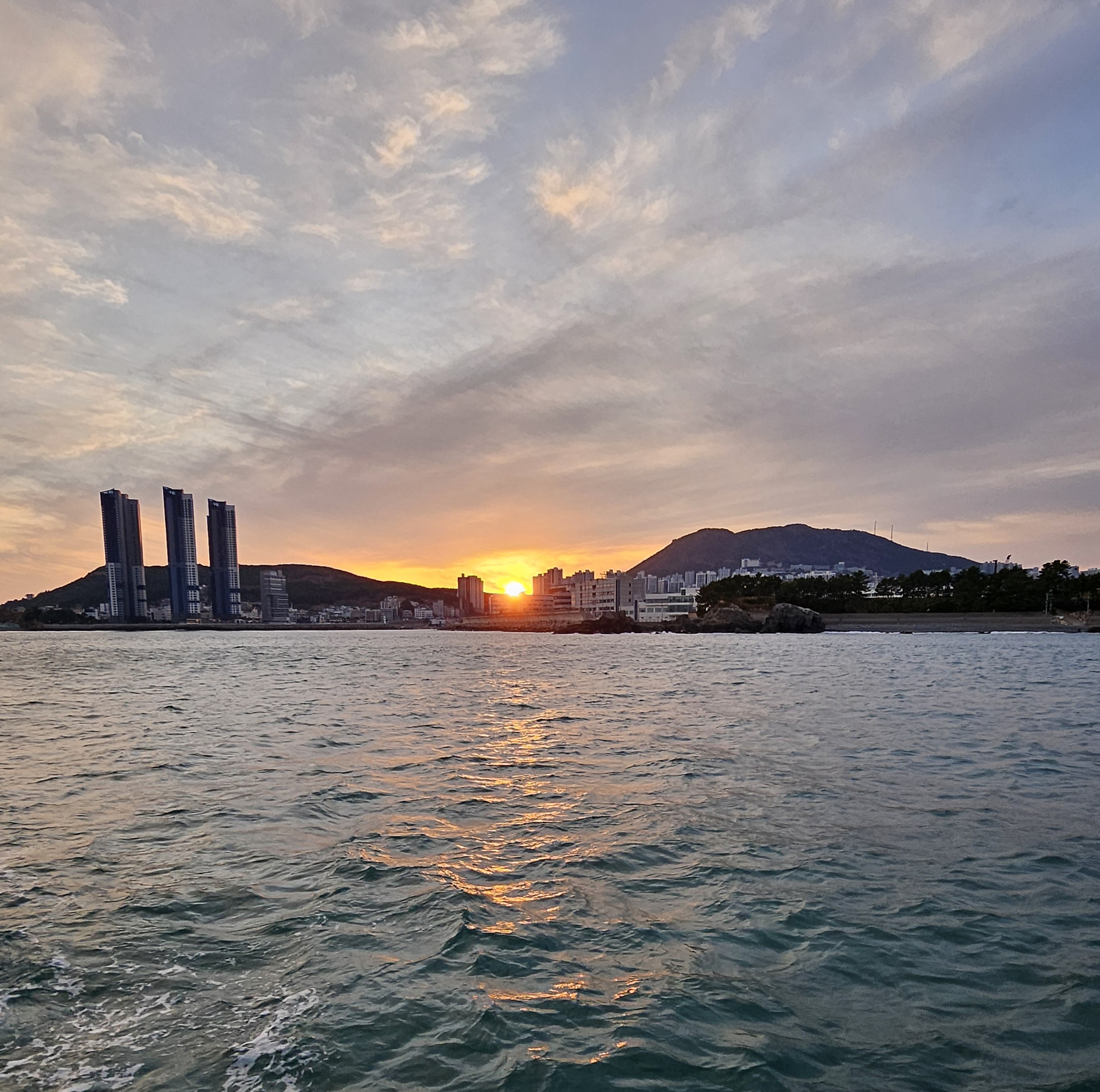 Busan Yeongdo Yacht Tour: Sunset & Night View Fireworks
