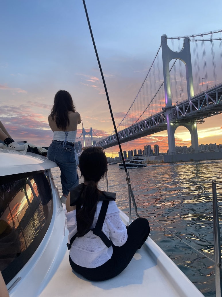 釜山Y Holic 遊艇體驗 (Y Holic Yacht Experience in Busan)