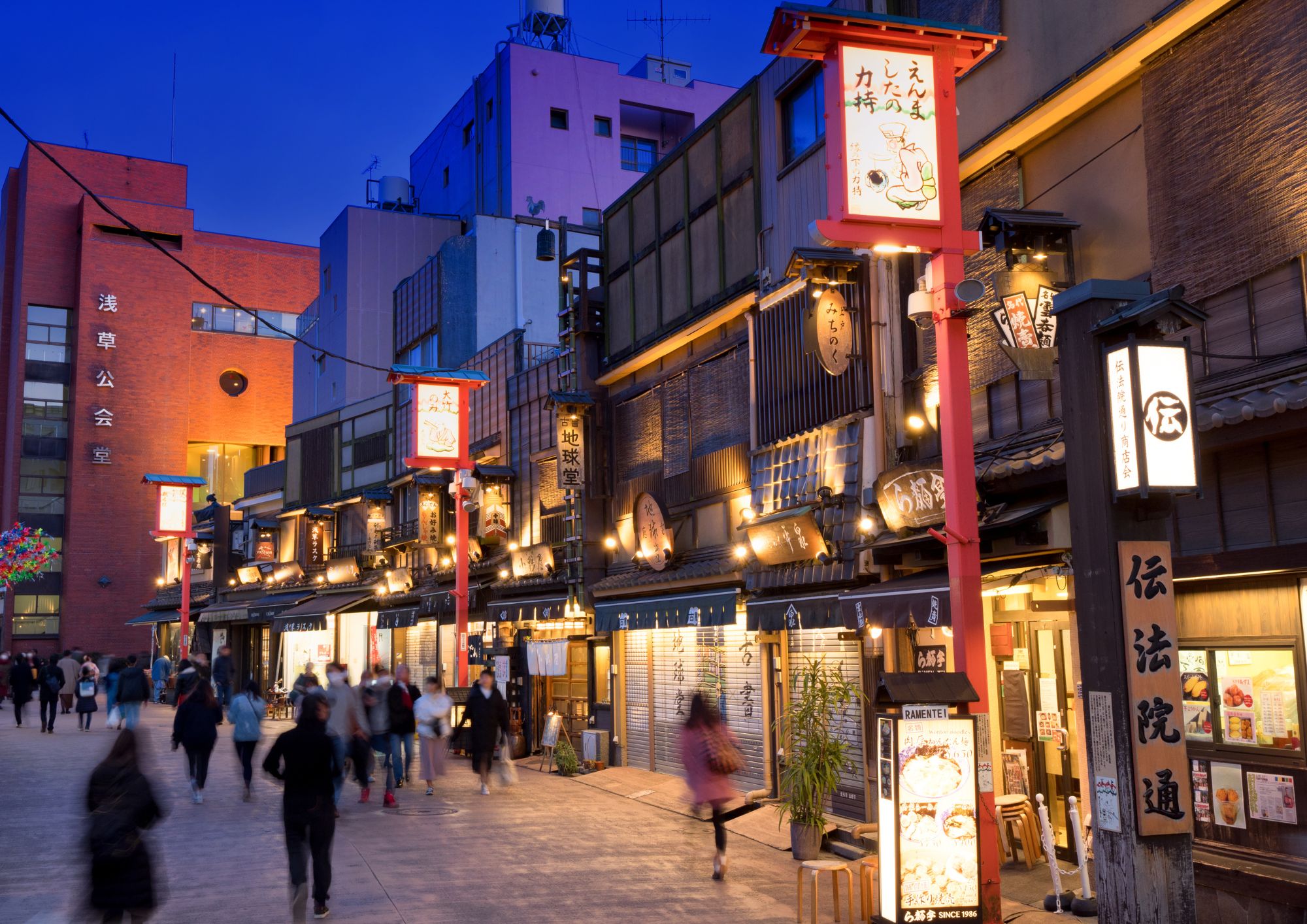 Before or after class, you can go sightseeing in Asakusa! Our staff will also tell you about some recommended spots.