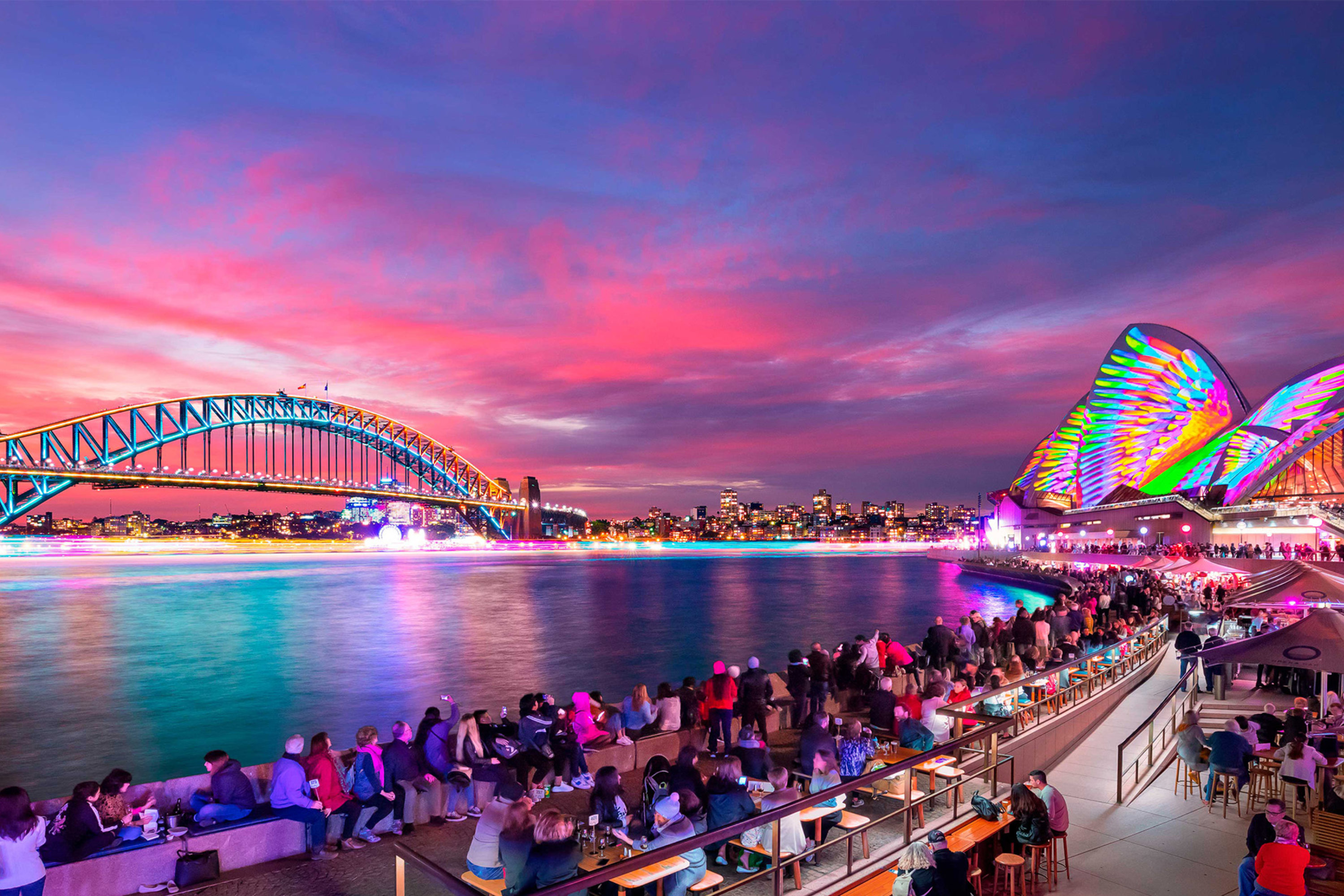 Through the slow Jet Boat cruise, you will see the lights of the Opera House light up Sydney