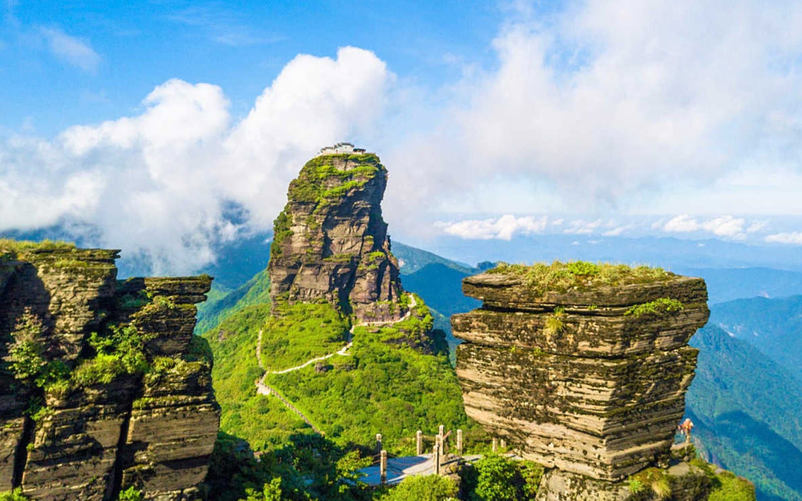 Four-day tour of Huangguoshu + Xiaoqikong + Miao Village with Thousands of Households + Mount Fanjing + Zhenyuan Ancient Town