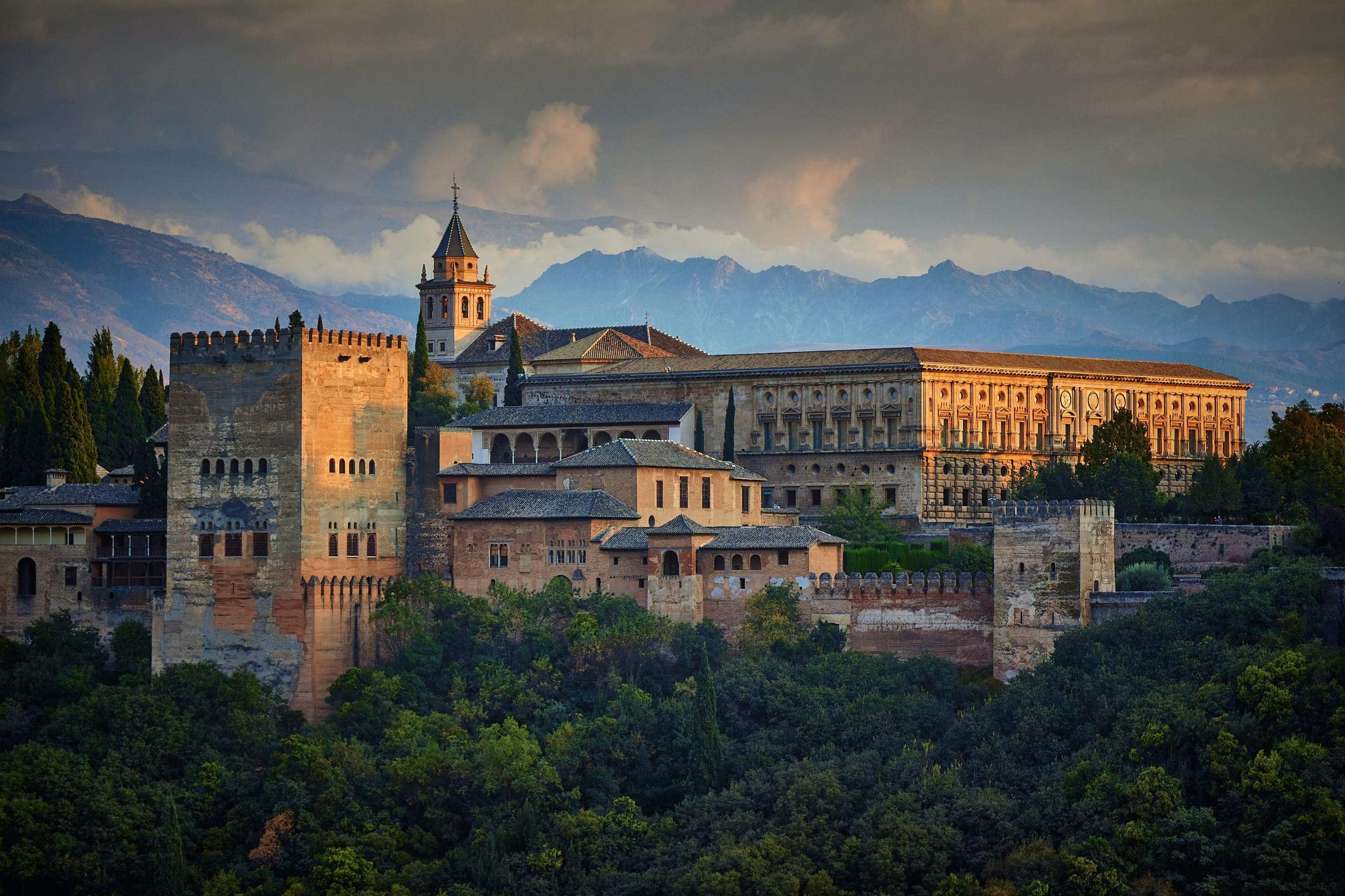 Alhambra, Nasrid Palace, and Generalife Gardens Tour in Granada