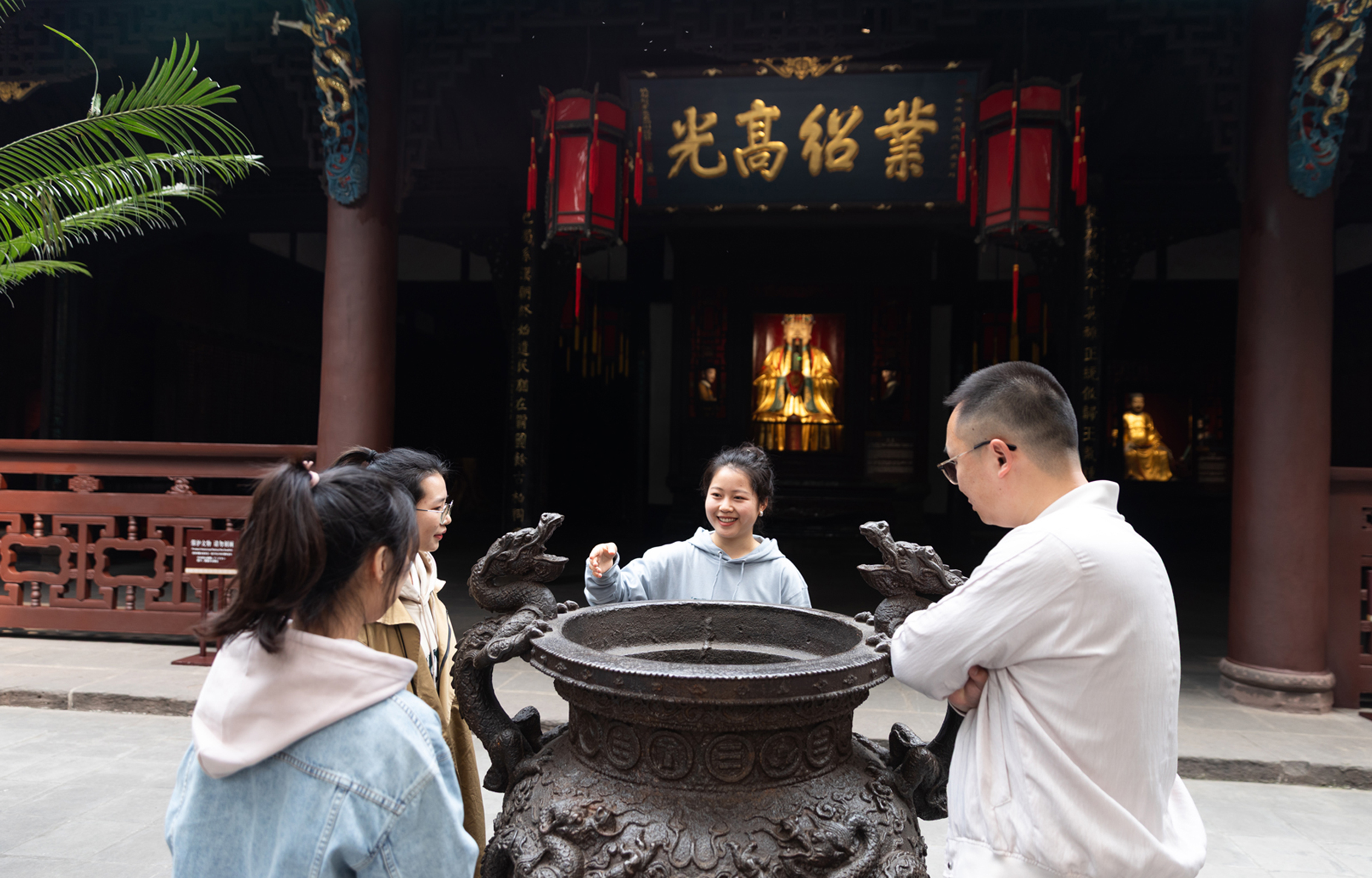 四川成都大熊貓基地+武侯祠 中高級導遊私享沉浸感帶玩 一日遊