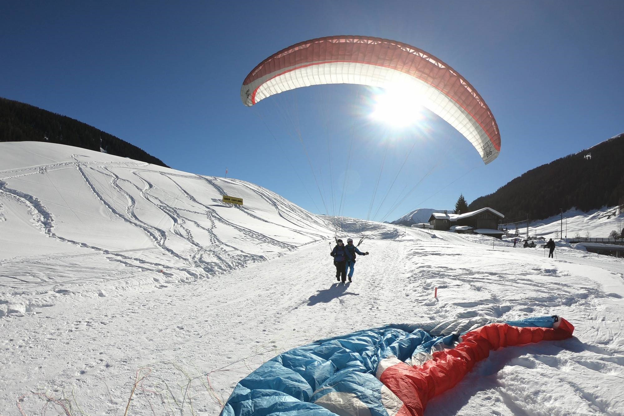paragliding landing