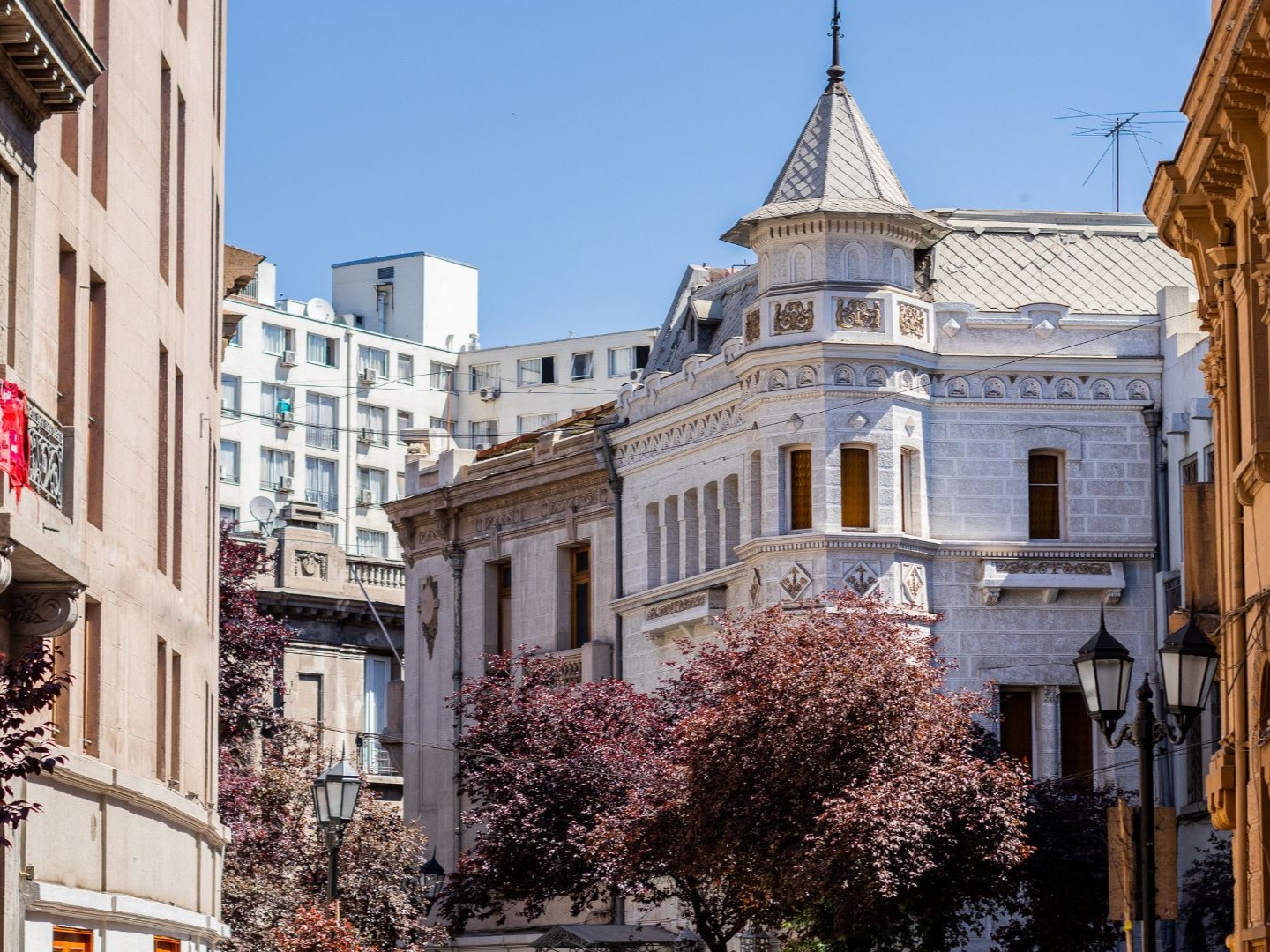 Wander through Lastarria’s artsy streets filled with charm, culture, and bohemian flair