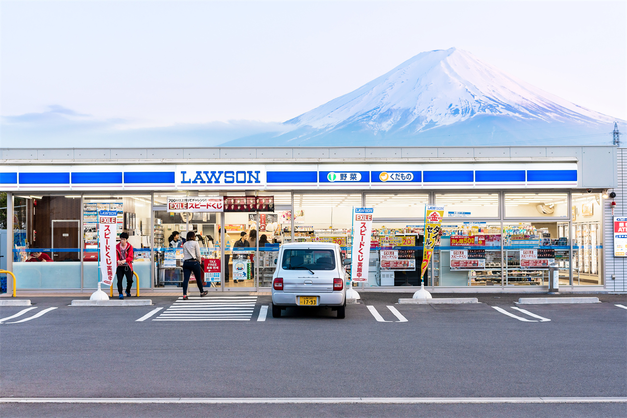 Lawson Convenience Store--A Holy Place for Travel Photography