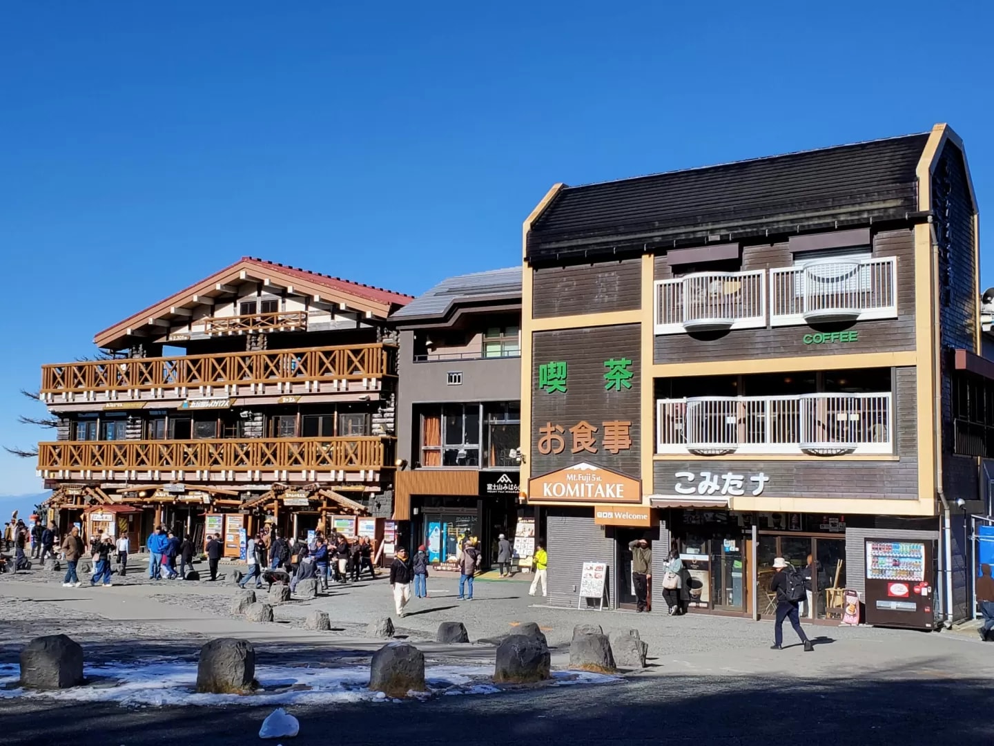 這邊除了觀光景色,還有很多小店可以買紀念品和小吃,一定要在當天的日期紀念牌下留張照片 這邊除了觀光景色,還有很多小店可以買紀念品和小吃,一定要在當天的日期紀念牌下留張照片