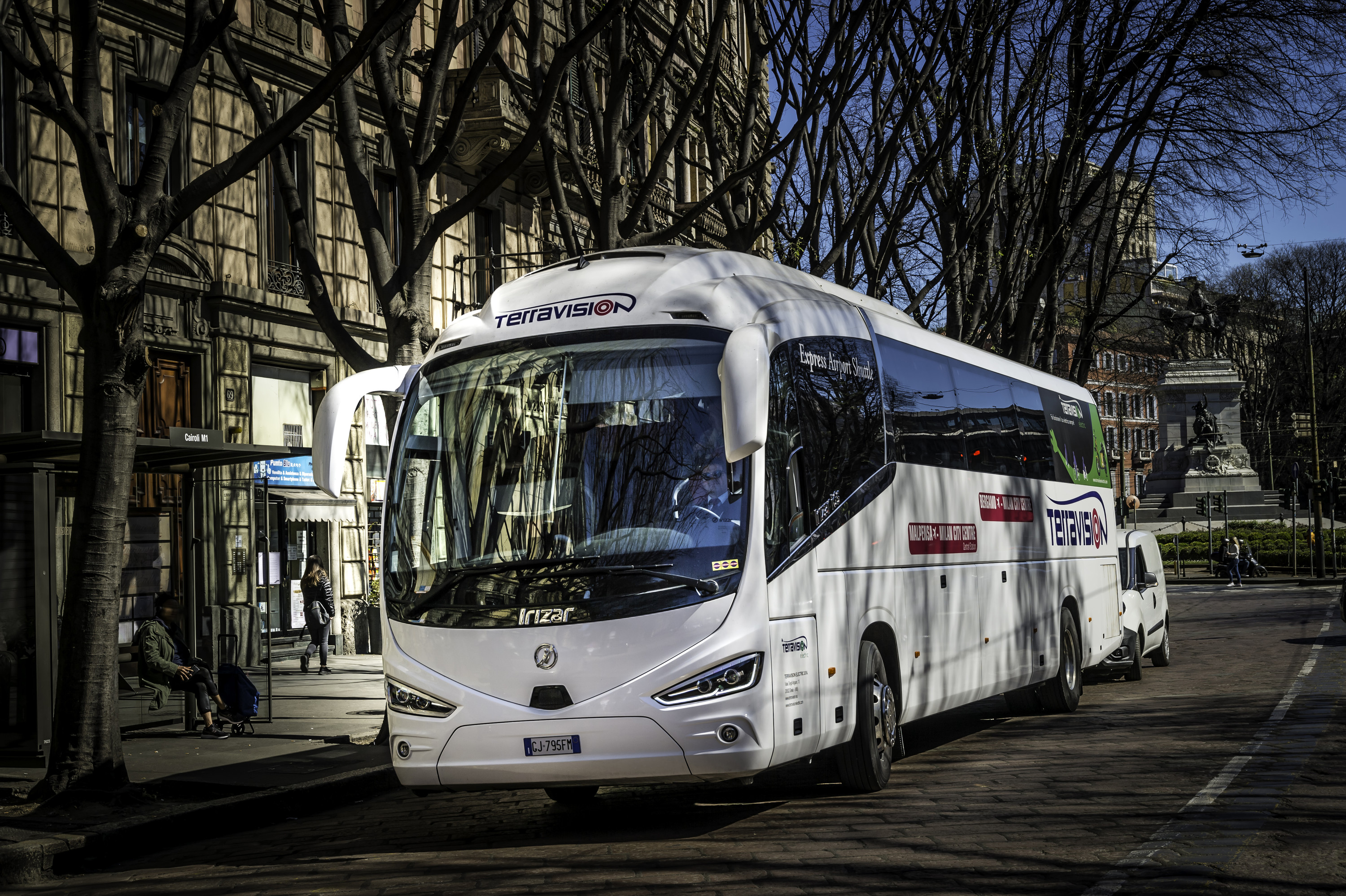 Bergamo Airport bus transfer to or from Milan center