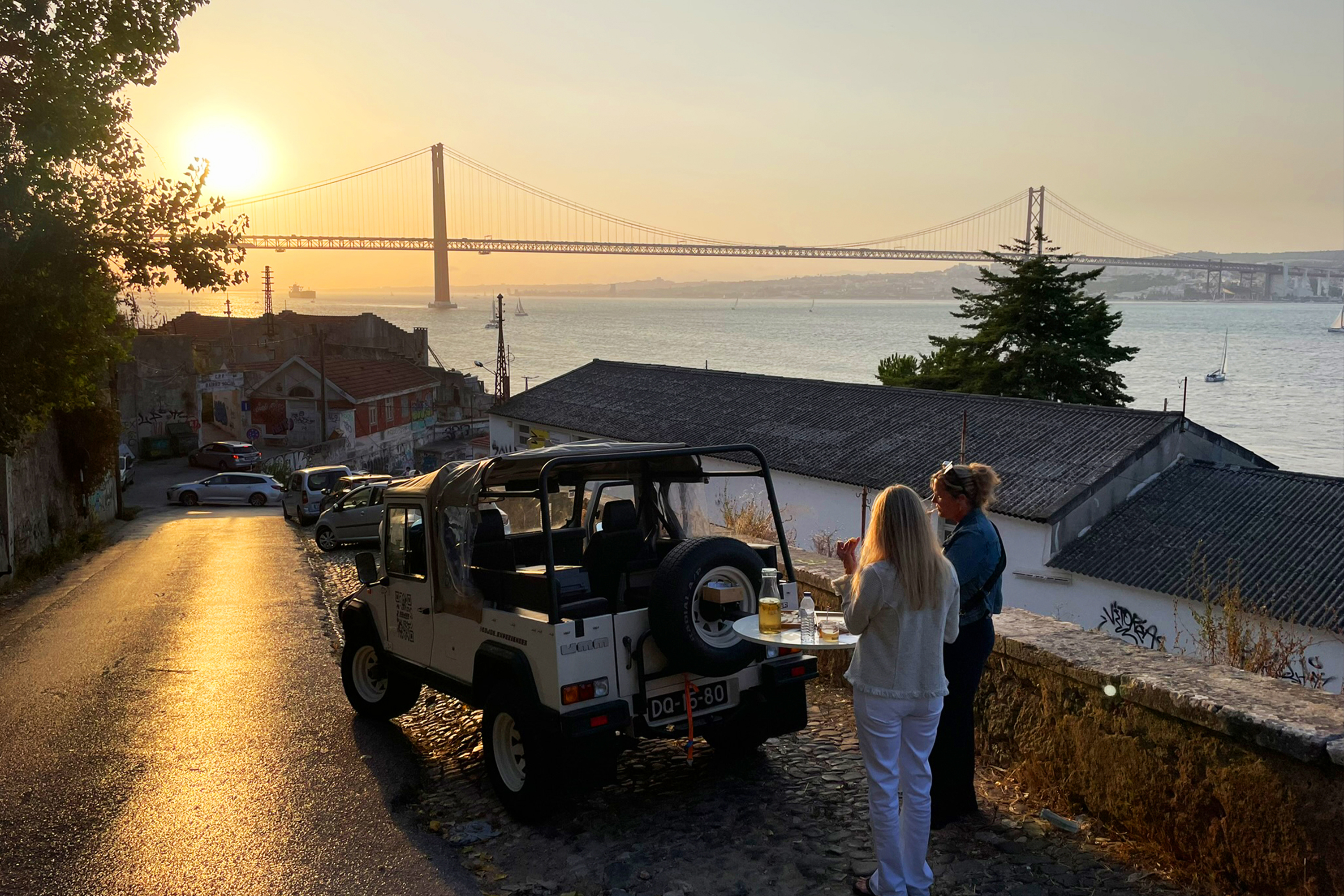 LISBON SUNSET TO NIGHT tour in Vintage Jeep with FOOD & DRINKS