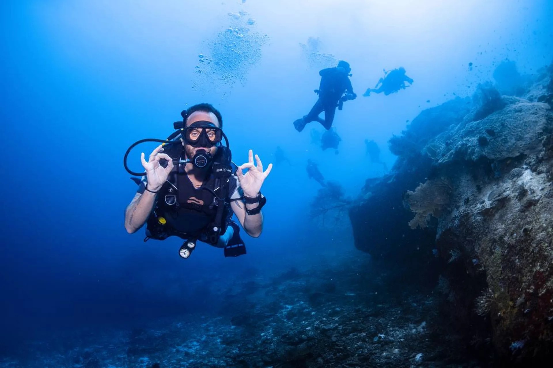 PADI AOW Diver in Pattaya with PADI 5 Star IDC