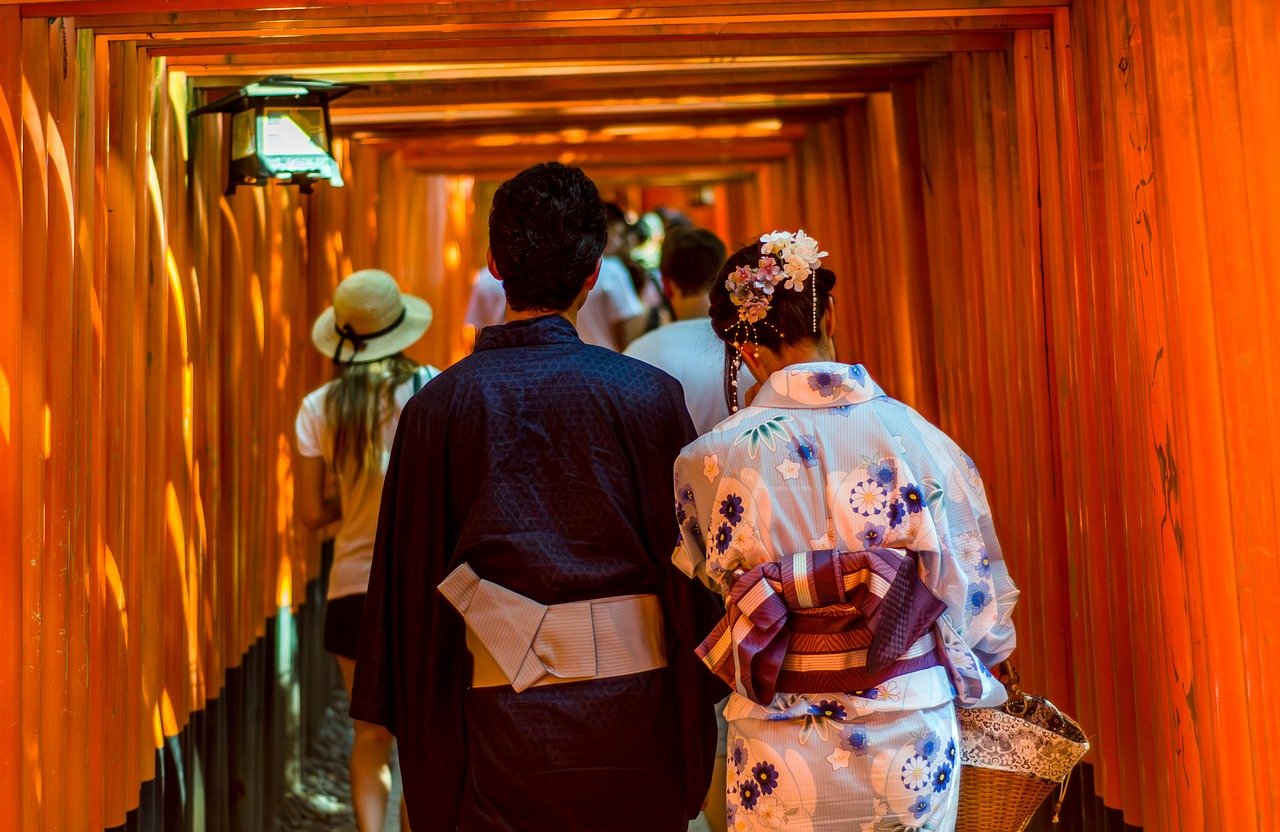 Let's go through the Torii gate with the wishes in our hearts!