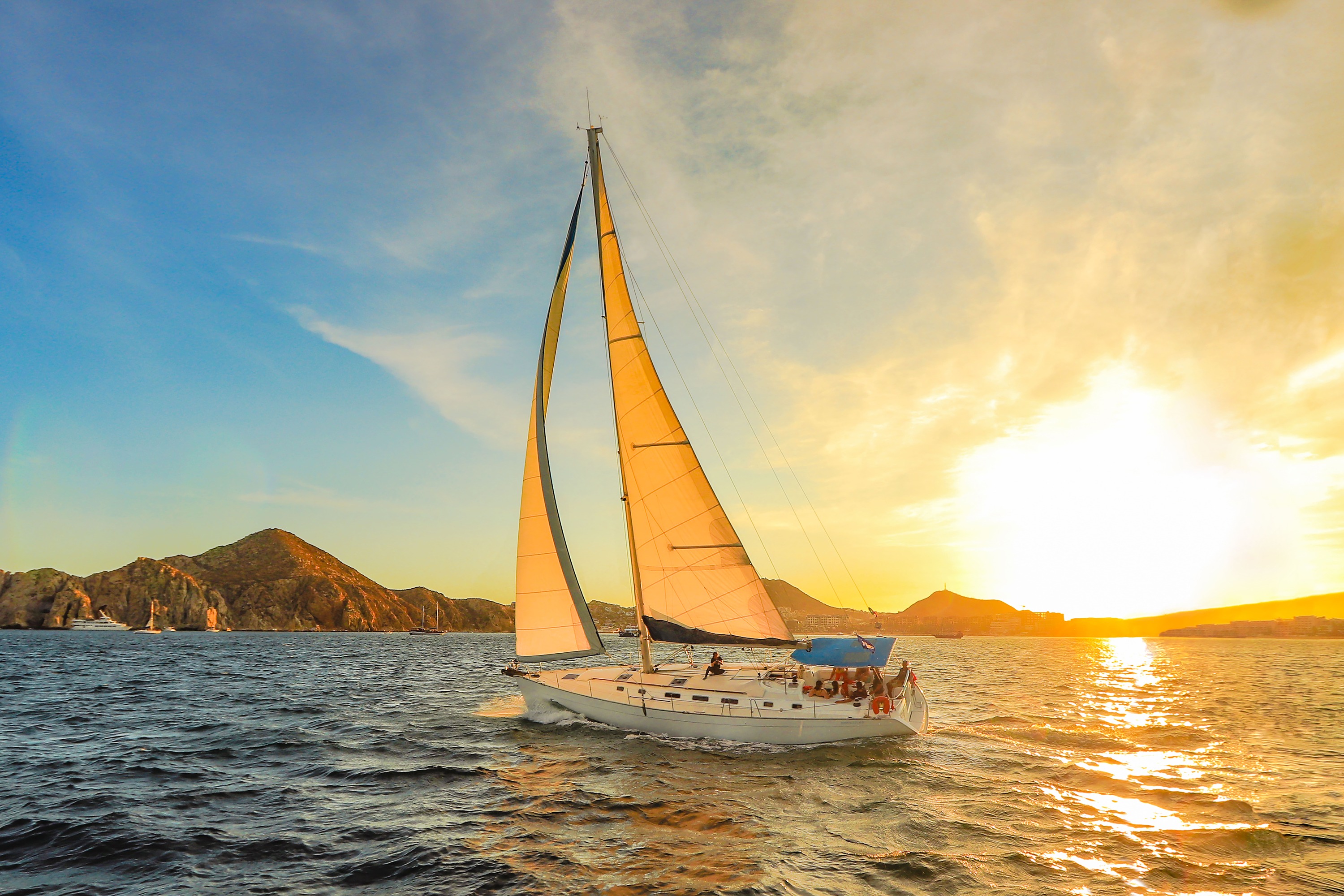 Luxury Sunset Sailing Cruise in Los Cabos