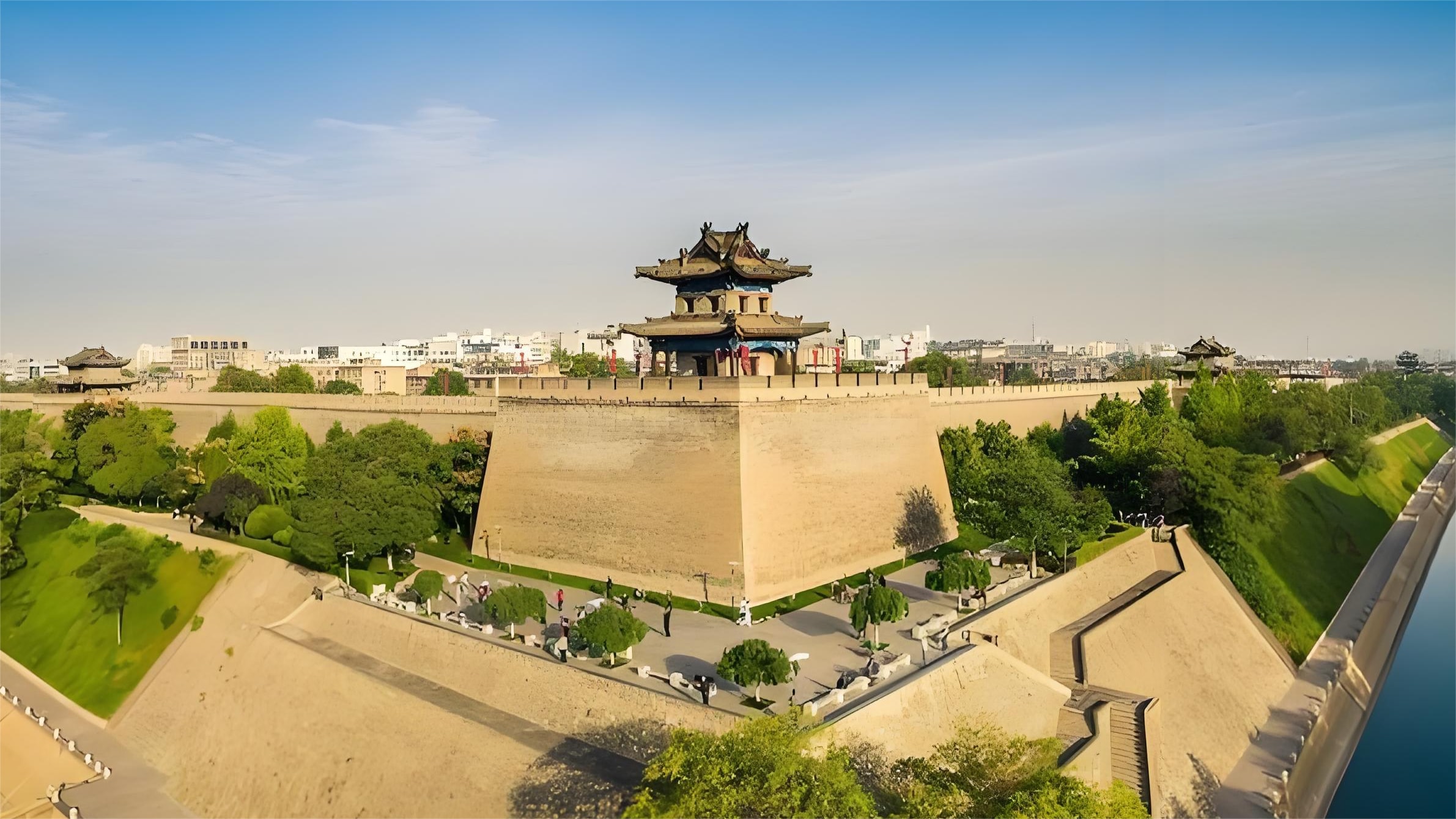 西安城牆作為中國現存規模最宏大、保存最完整的古代城垣,以其雄偉的磚石結構、綿延的防禦體系和可騎行漫步的沉浸式體驗,讓遊客直觀感受千年古都的滄桑變遷與歷史厚重。 西安城牆作為中國現存規模最宏大、保存最完整的古代城垣,以其雄偉的磚石結構、綿延的防禦體系和可騎行漫步的沉浸式體驗,讓遊客直觀感受千年古都的滄桑變遷與歷史厚重。