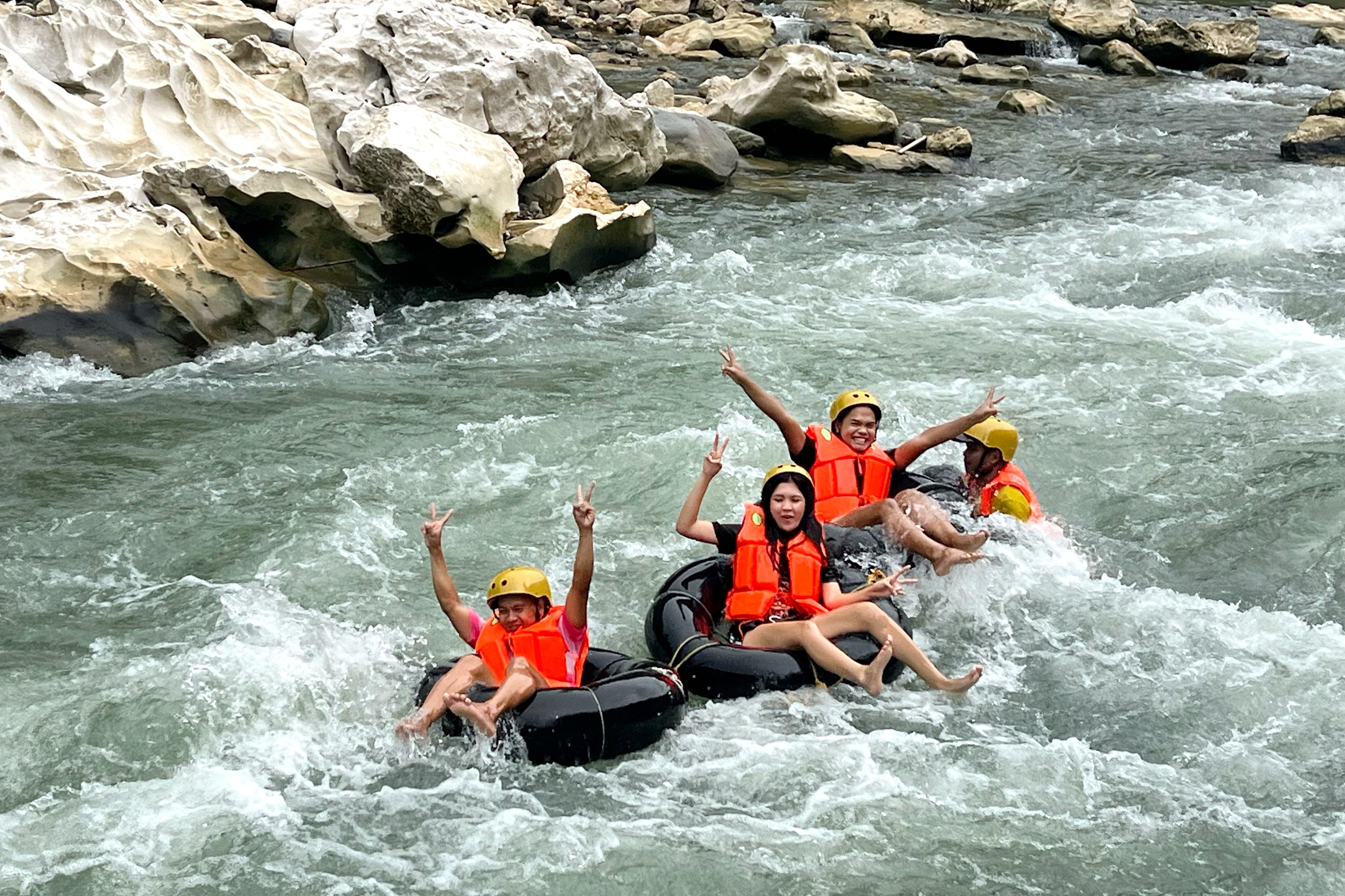 Fun River Tubing and Tinipak River Tour in Rizal