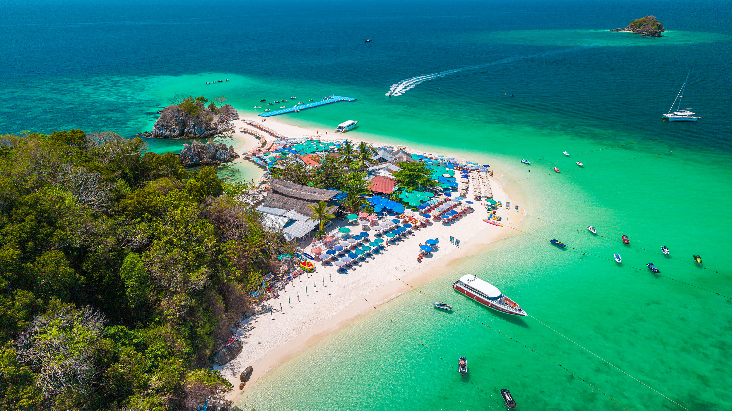 Final stop @ Khai Island. Perfect for beachtime. Final stop @ Khai Island. Perfect for beachtime.