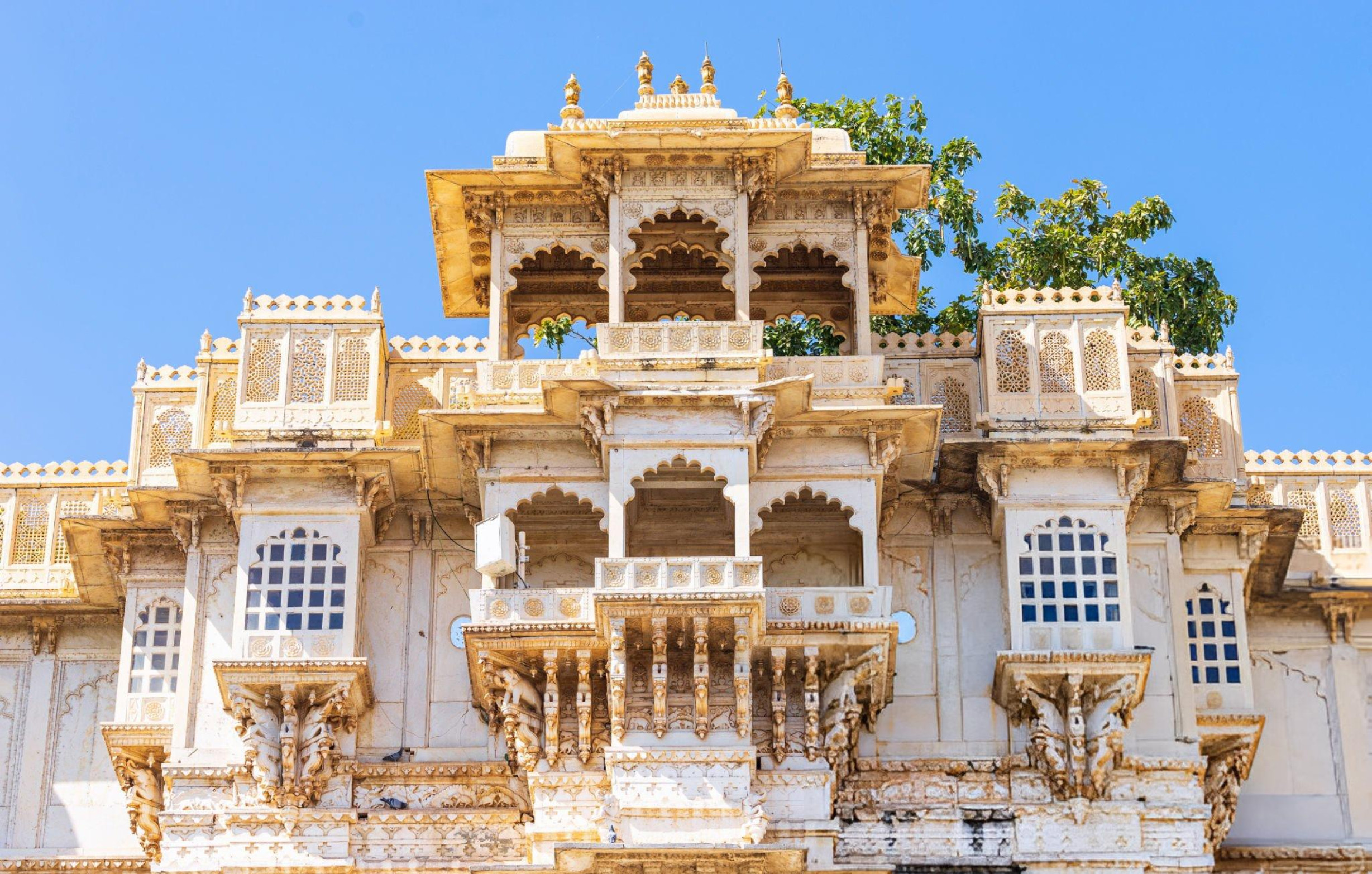 Experience the Best of Udaipur: Guided Full Day Sightseeing in Car