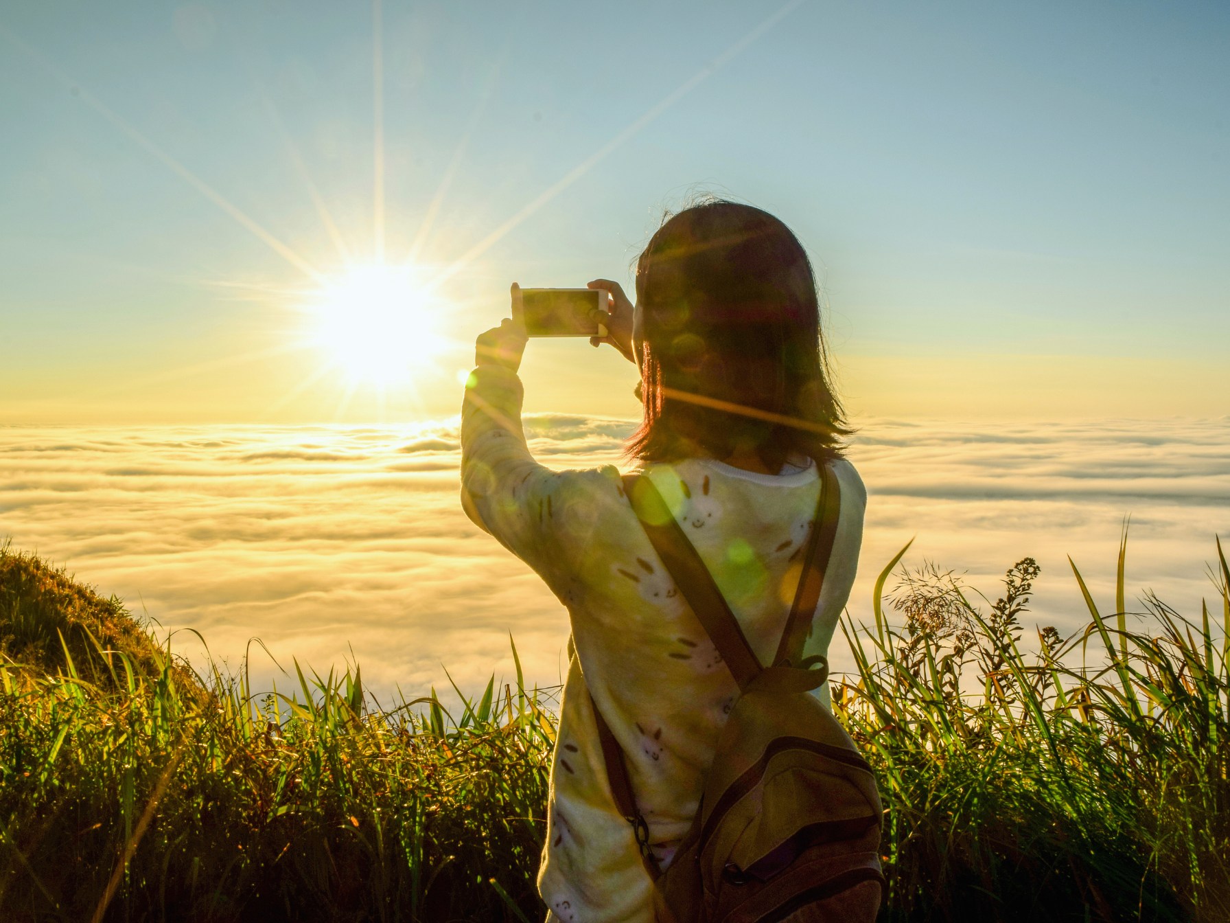 Sunrise Tour
Watch the sunrise from one of the most beautiful spots in Jeju Island.
Make a wish as the first light of the day rises, and feel the powerful energy of the new beginning.