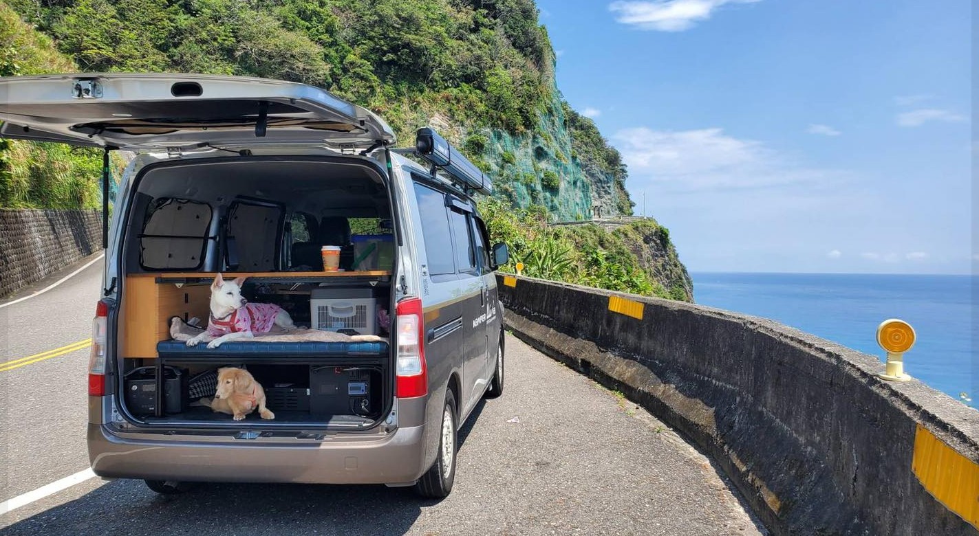 一個人帶狗狗去還島，沿路欣賞台灣的美景~