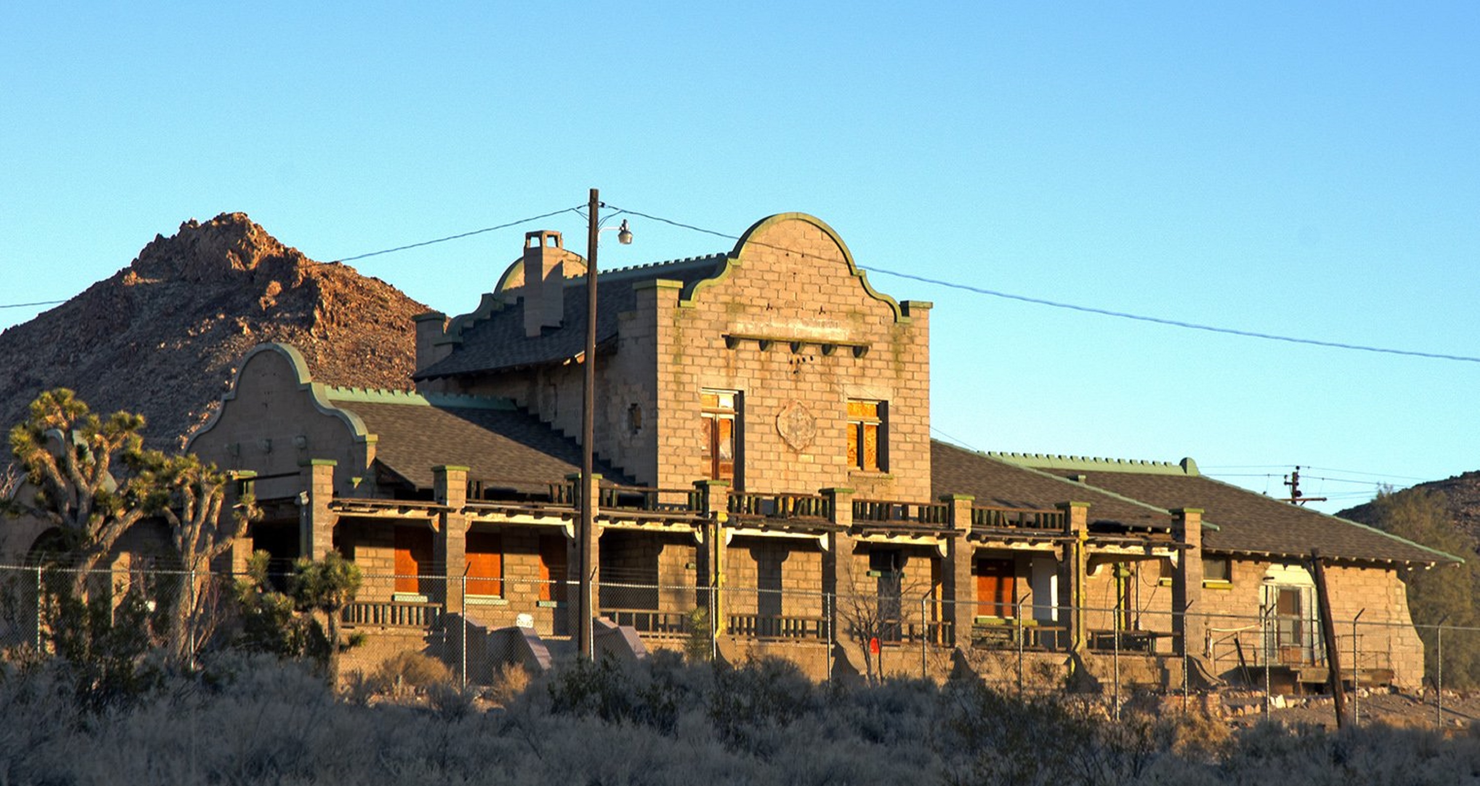 拉斯維加斯死亡谷和 Rhyolite 鬼鎮之旅 (Death Valley and Rhyolite Ghost Town Tour in Las Vegas)