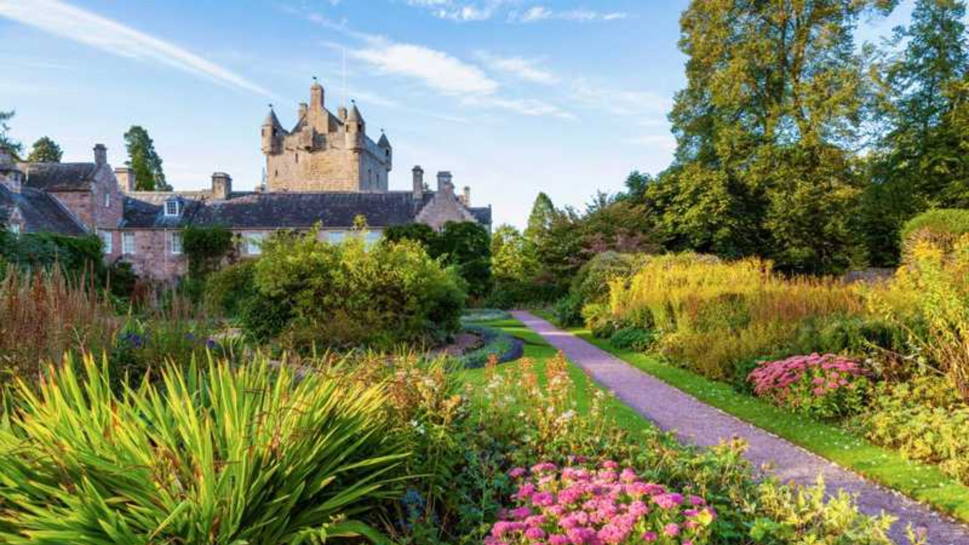 從愛丁堡 (Edinburgh) 出發前往考德城堡 (Cawdor Castle) 和凱恩戈姆山國家公園 (Cairngorms National Park) 的旅行