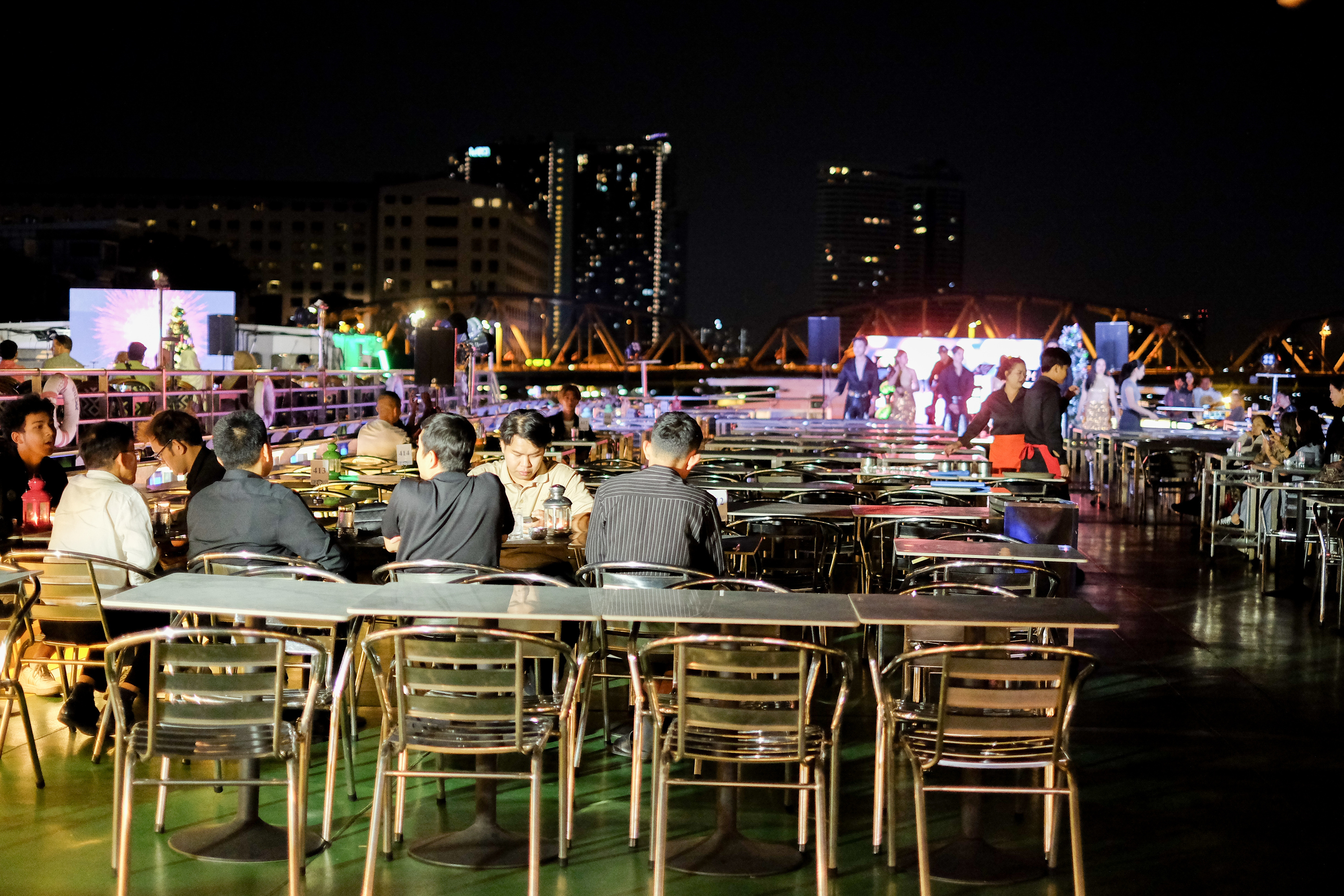 Riverside Kinlen Cruise in Bangkok