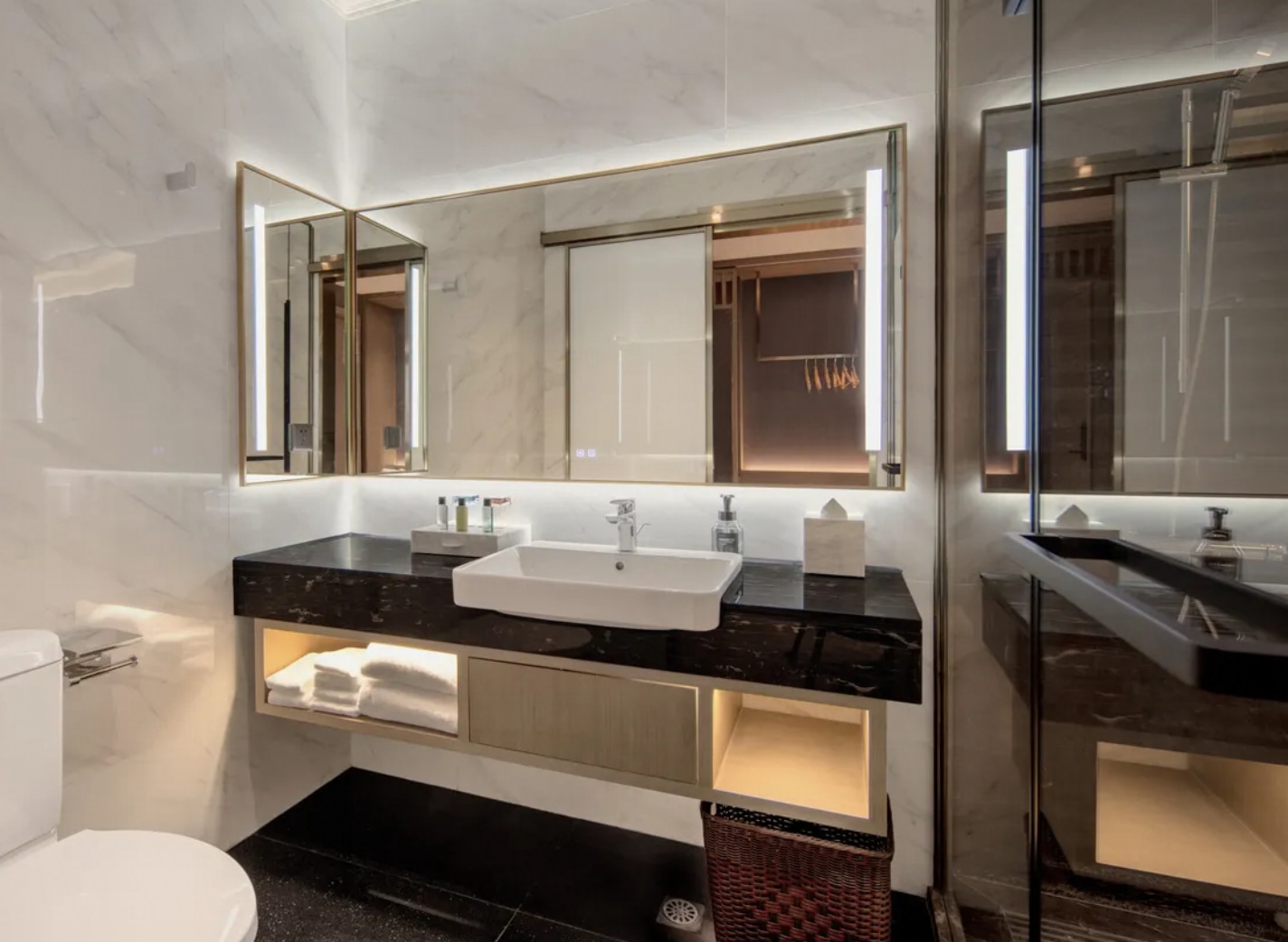 Luxury King Room Reference Image