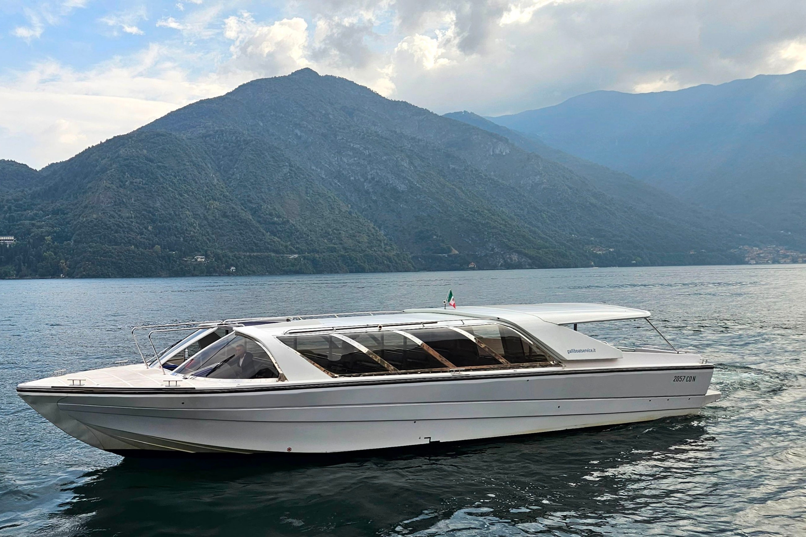 white boat cruise