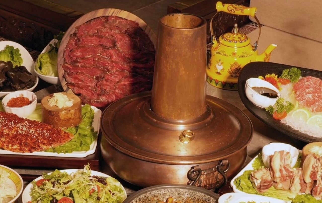 Van · Cloud Top Tibetan Feast | Jiuzhaigou Scenic Area Branch