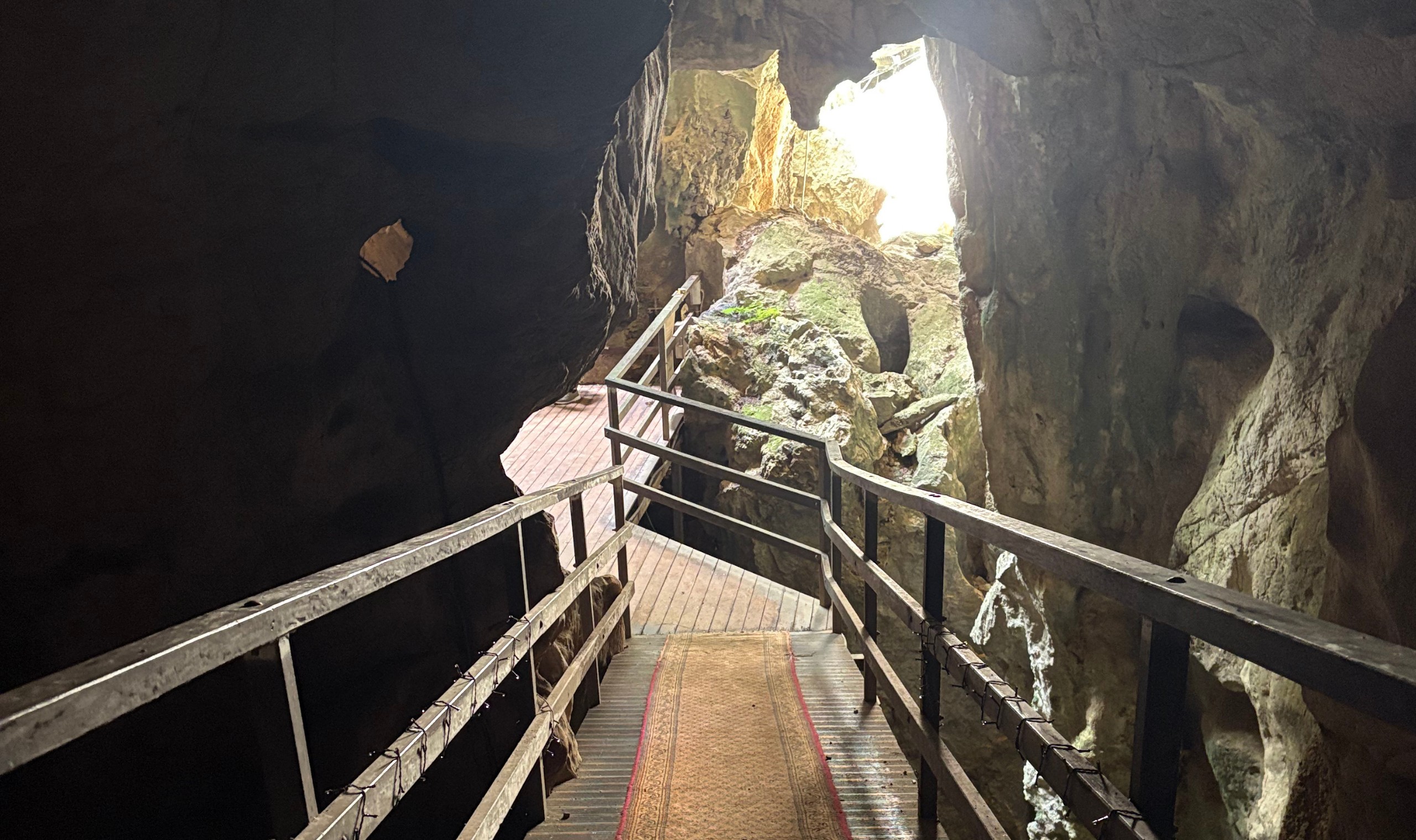輕鬆漫步之旅,帶您探索壯麗洞穴,聆聽迷人故事,創造難忘回憶。 輕鬆漫步之旅,帶您探索壯麗洞穴,聆聽迷人故事,創造難忘回憶。