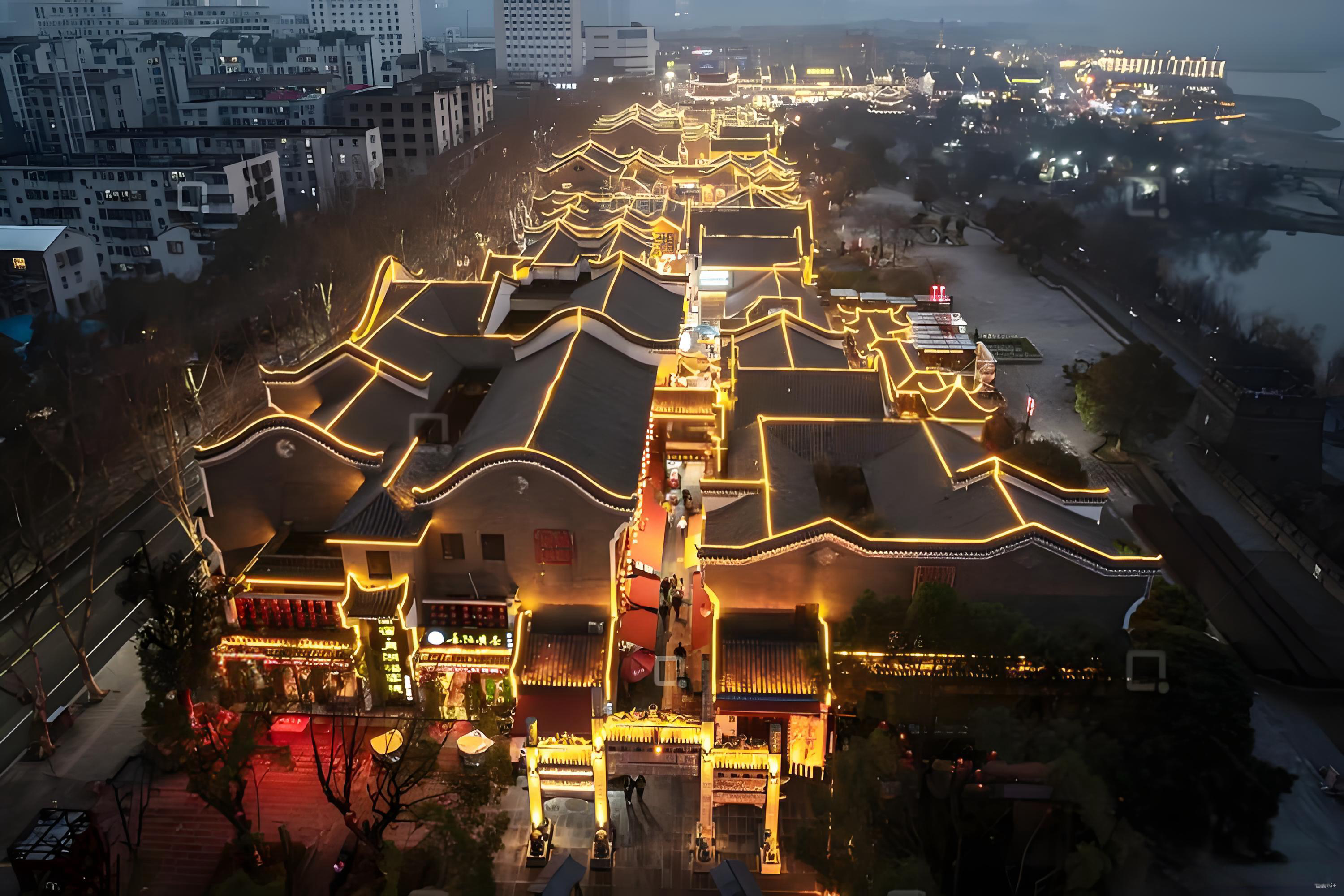 明、清古韻步行街—汴河街,全長300餘米,位於岳陽樓旁、洞庭湖畔,仿明清古街,集觀光、購物、美食於一體,文化底蘊深厚,是岳陽樓景區的一大亮點。 明、清古韻步行街—汴河街,全長300餘米,位於岳陽樓旁、洞庭湖畔,仿明清古街,集觀光、購物、美食於一體,文化底蘊深厚,是岳陽樓景區的一大亮點。