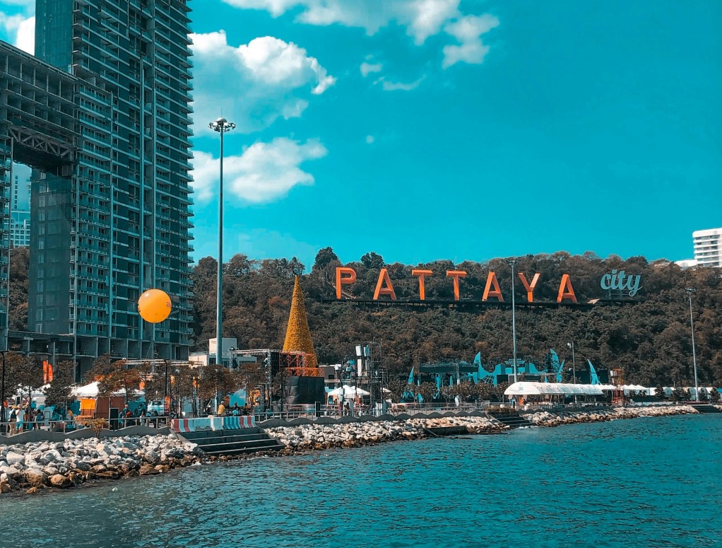 Pattaya Landmark Tour with Floating Market and Sanctuary of Truth