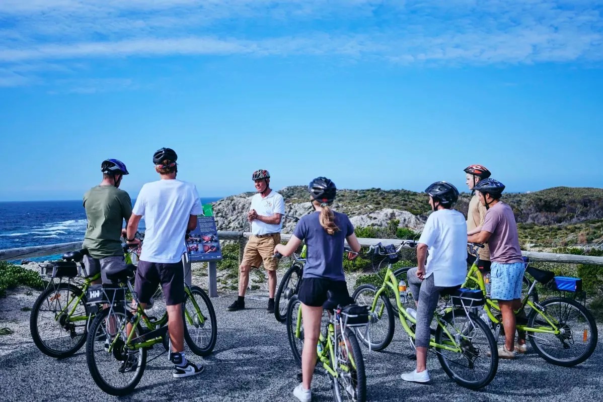 ロットネスト島 日帰り往復フェリーツアー（大人用自転車レンタル付き / フリーマントルorパース発）