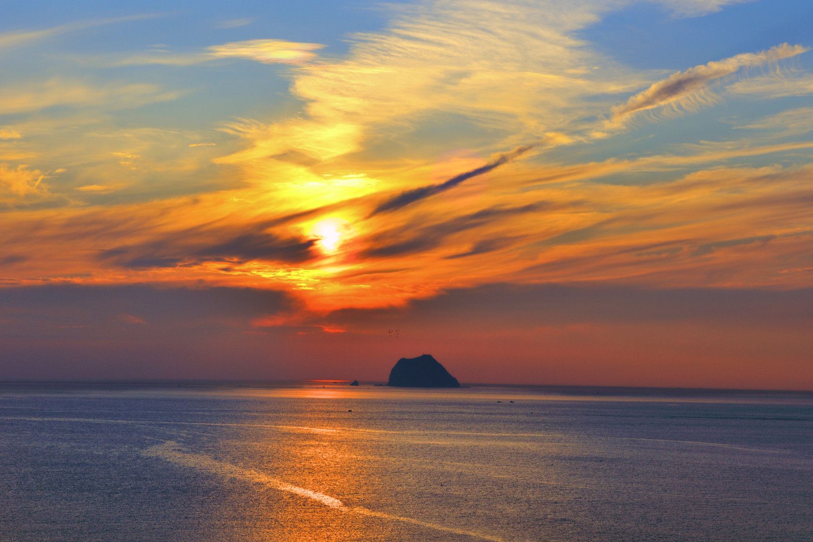 2026 New Year's Day Sunrise Tour: Keelung Fish Market & Wai-mu-shan Seaside Sunrise & Traditional Taiwanese Breakfast