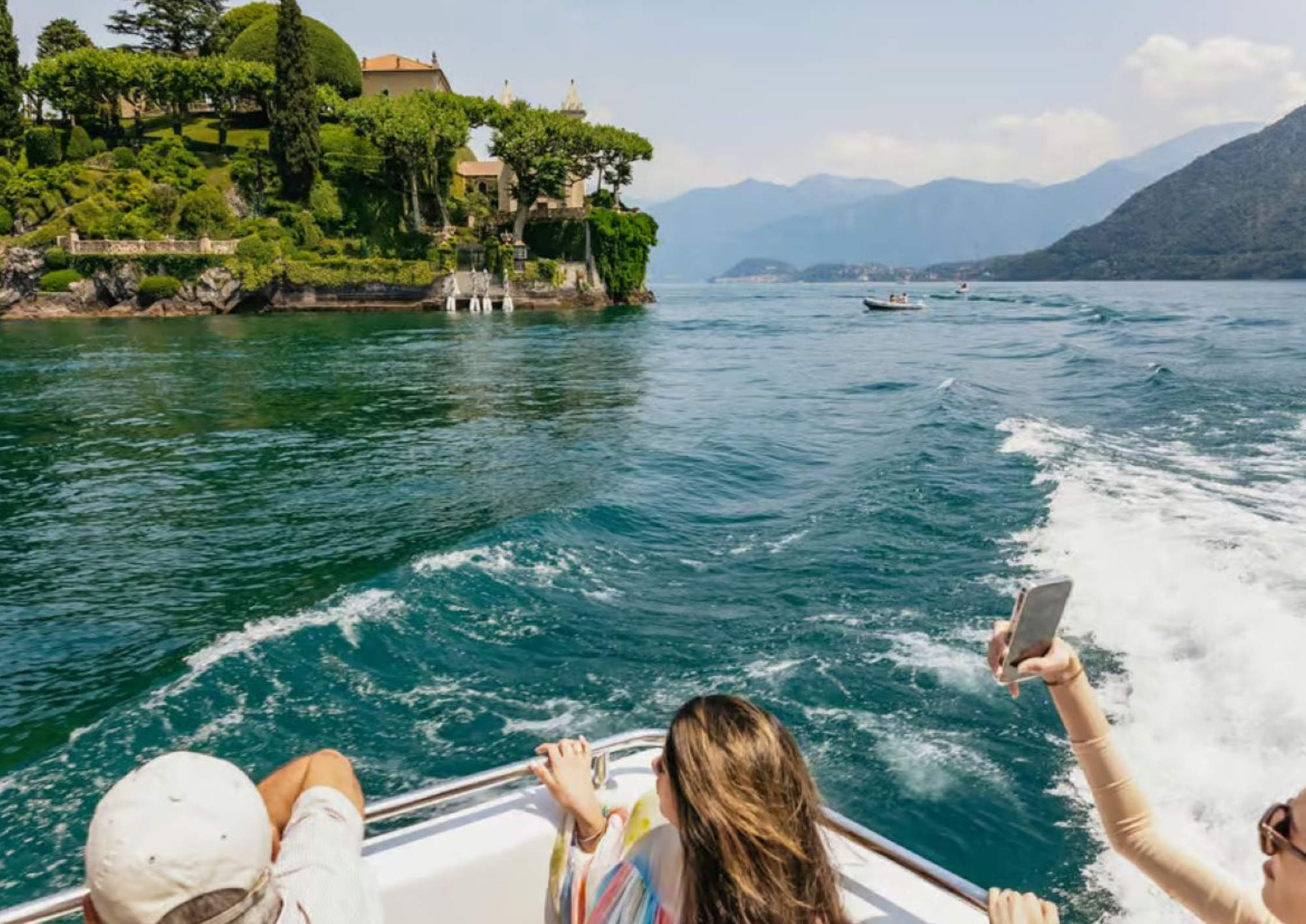 From Milan IG-PHOTO-TOUR: Lake Como cruise, Bellagio, Lugano