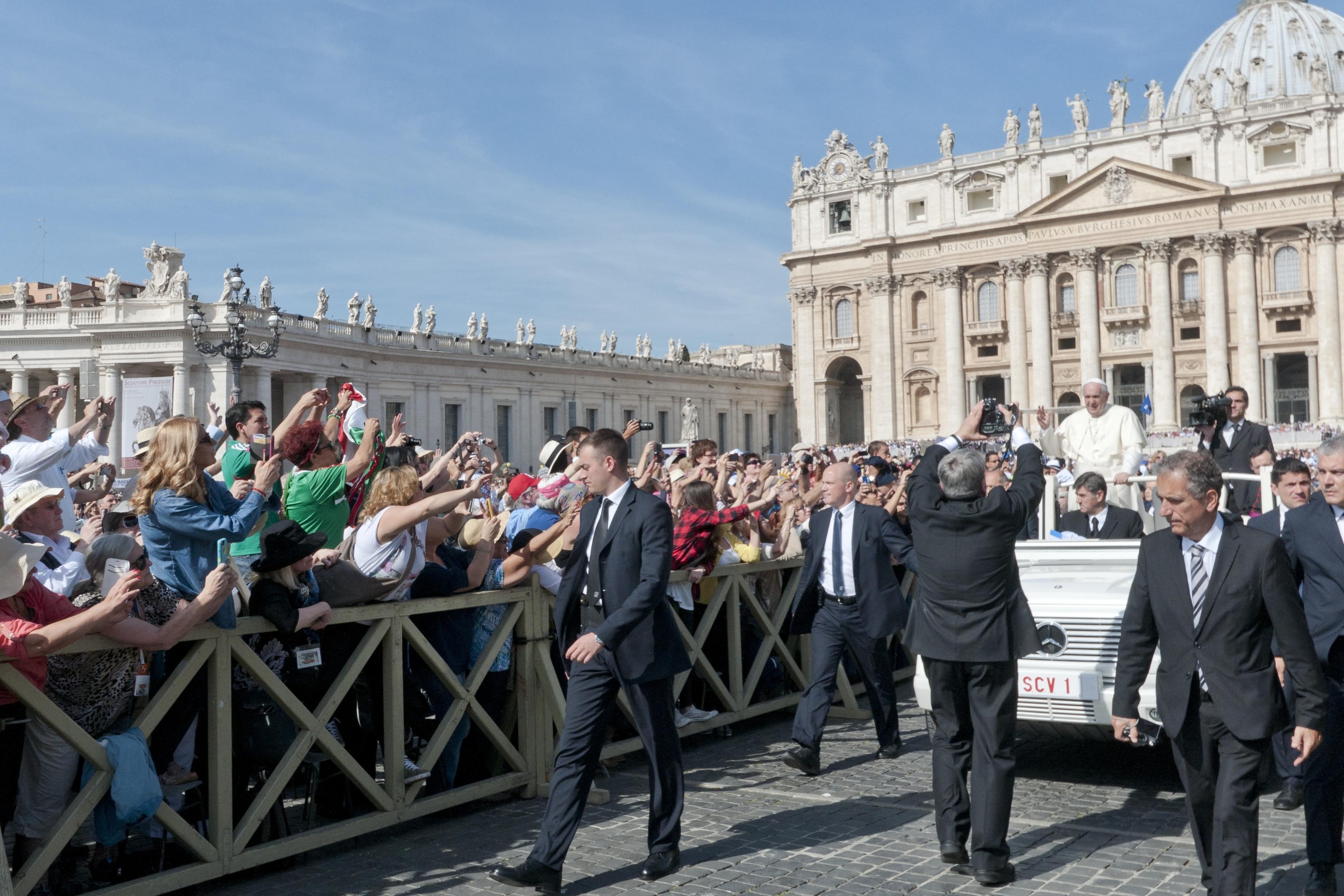 Piazza San Pietro Tour & Papal Audience Experience with Pope Francis