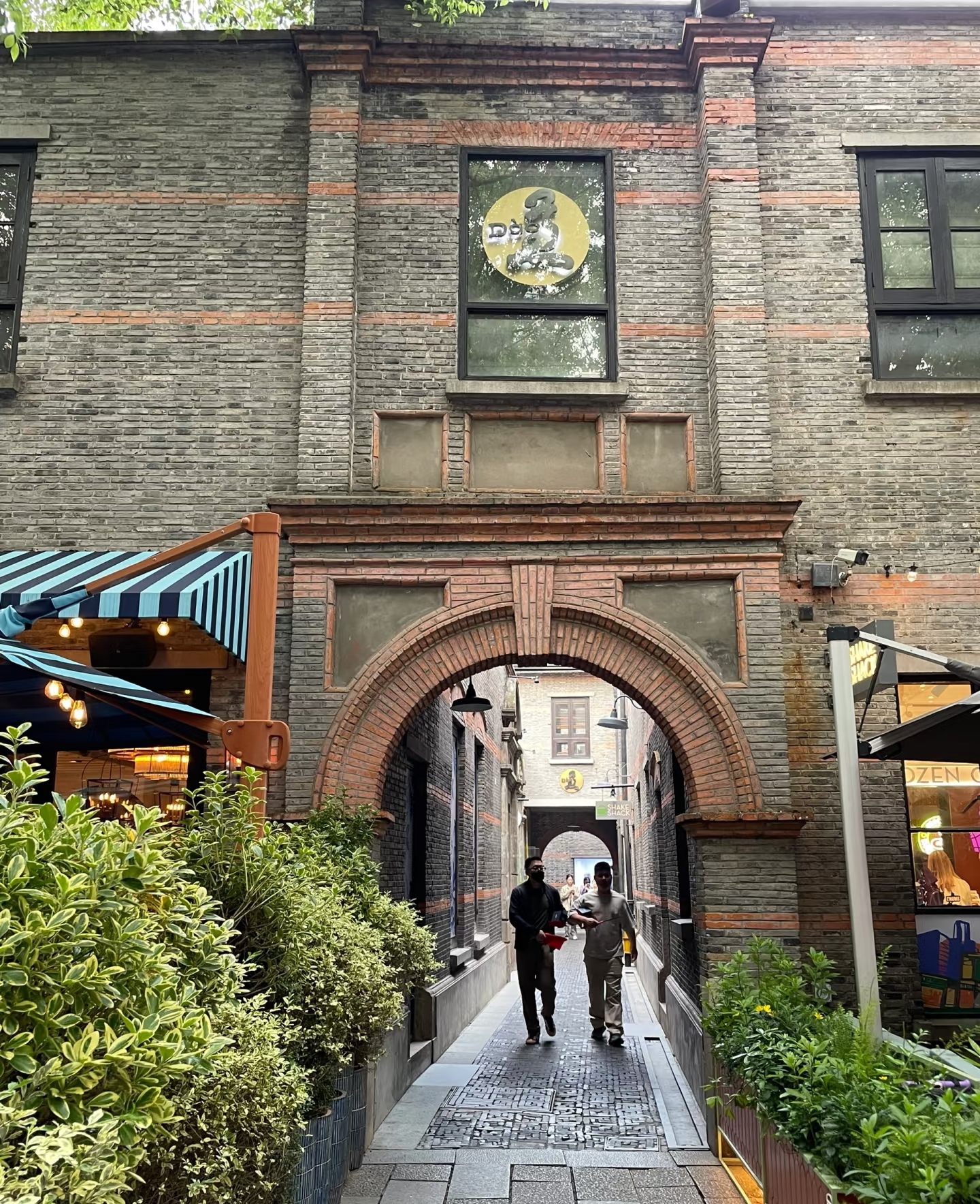 Best of Shanghai Half Day Tour (Xintiandi Shikumen + Jade Buddha Temple + M50 + Tea Ceremony)