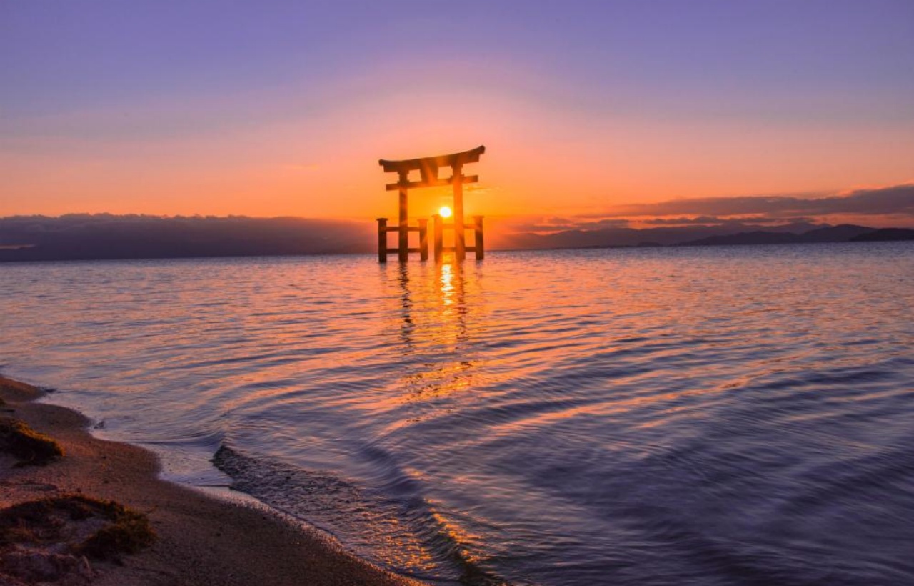 Lake Biwa Observatory, Shirahige Shrine, and Mangetsu-ji Temple Floating Temple Day Trip