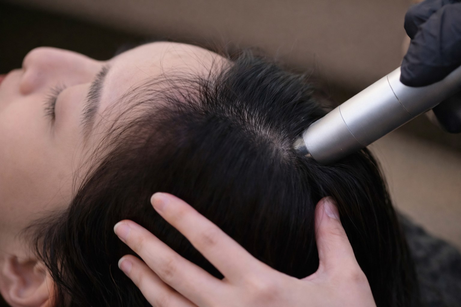 Experience lymphatic massage and head spa treatments using our in-house developed negative pressure technology.