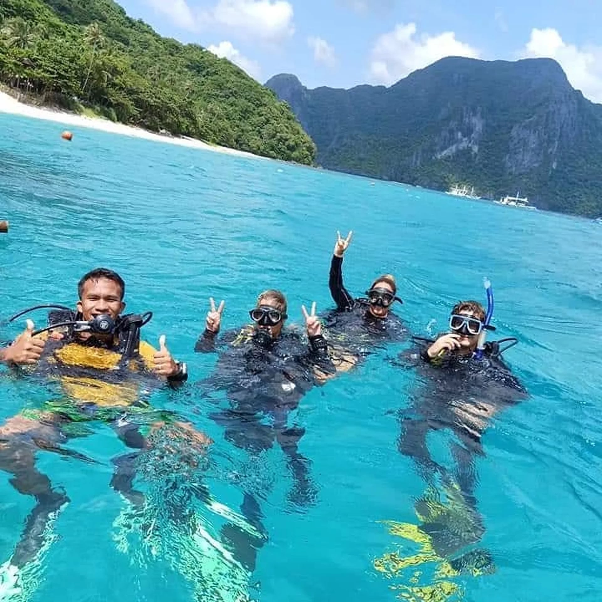 愛妮島 PADI 潛水中心進階潛水課程