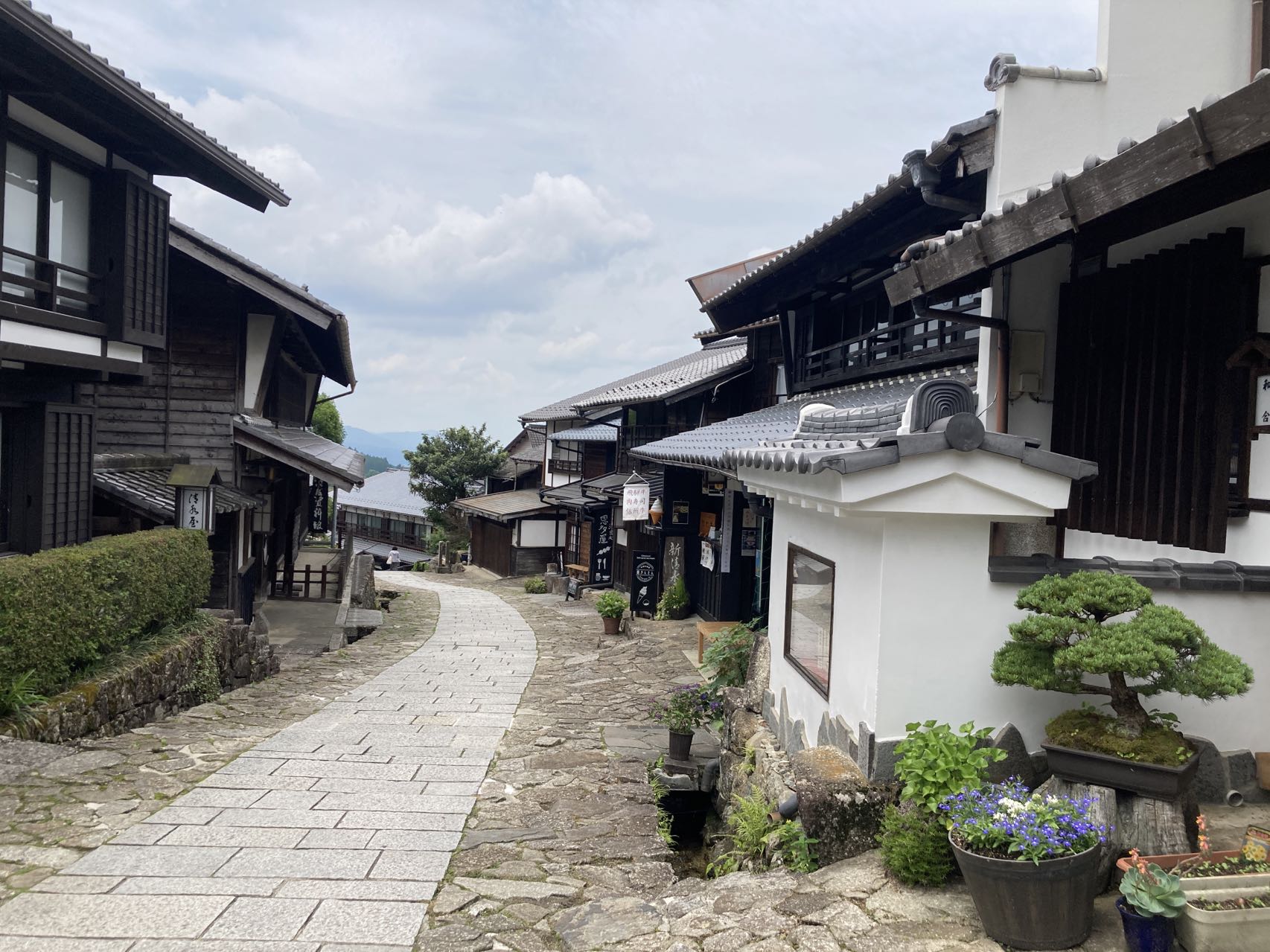 中山道馬籠宿還沒被人潮淹沒，靜謐。