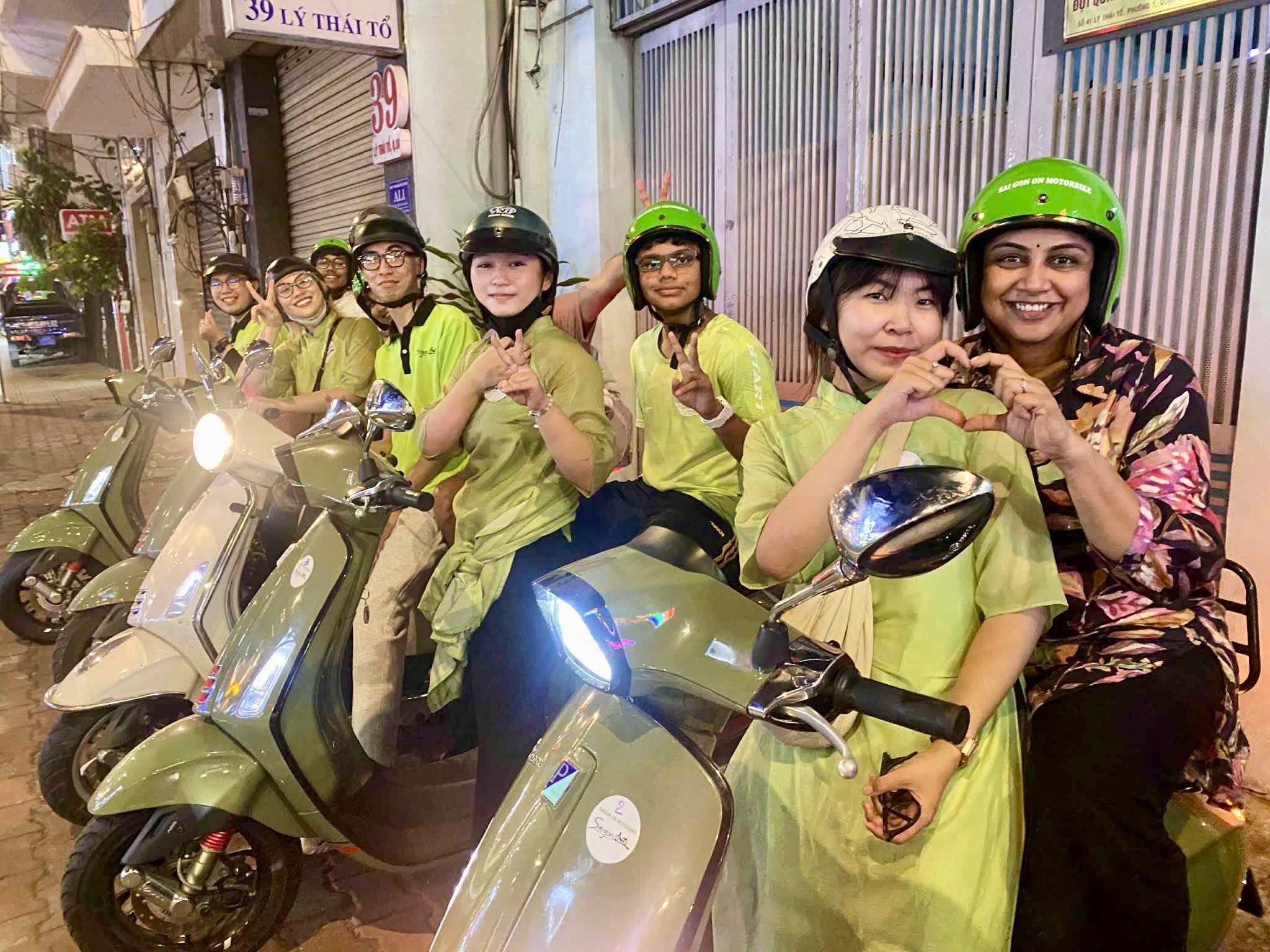 Ho Chi Minh City: Street Food Tour with 12 Tastings