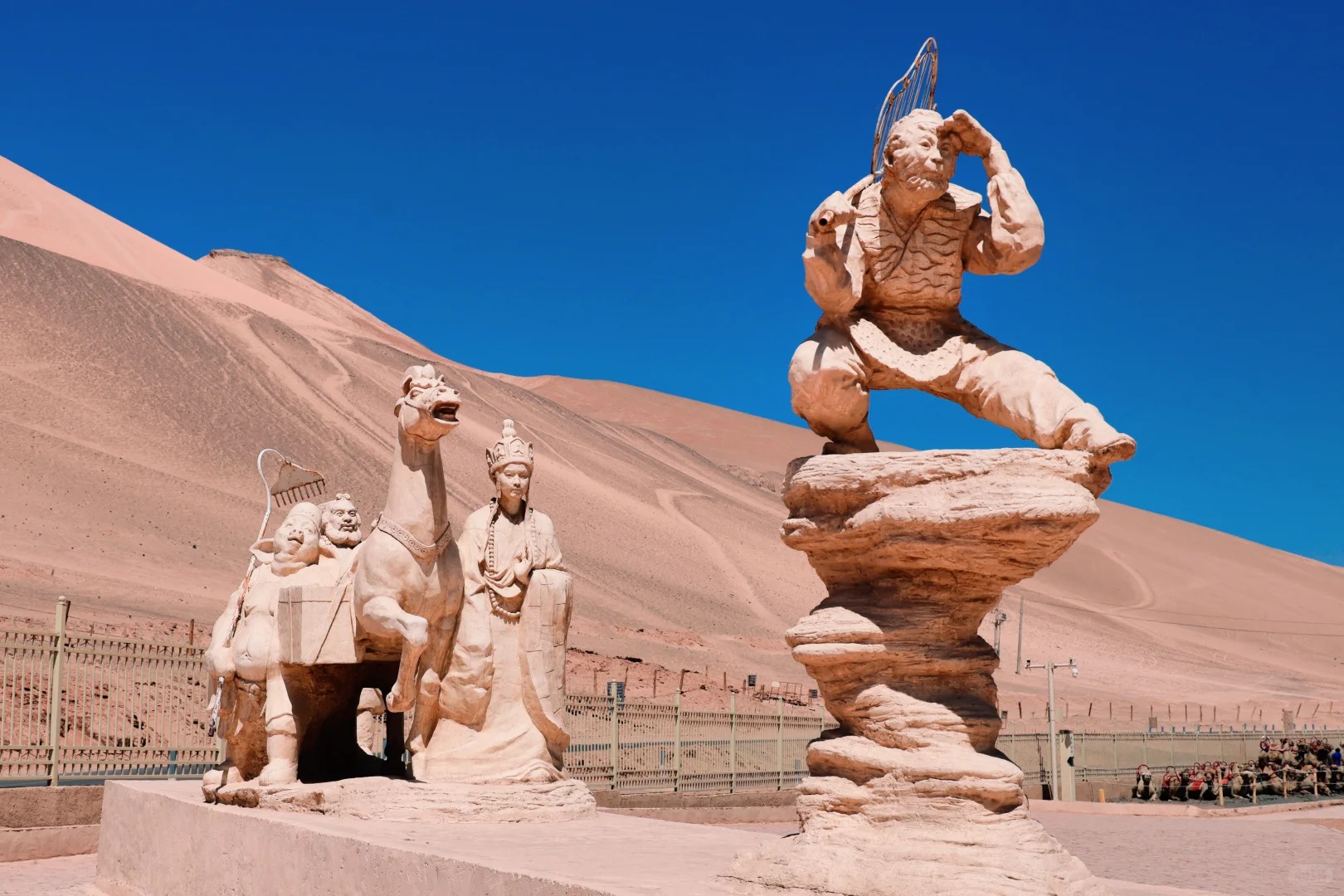 烏魯木齊提子溝與庫木塔格沙漠一日遊