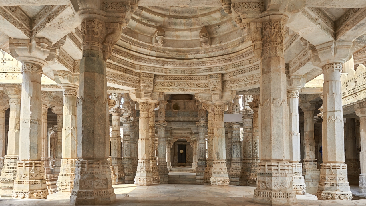 Udaipur: Full-Day Kumbhalgarh & Jain Temple Private Tour