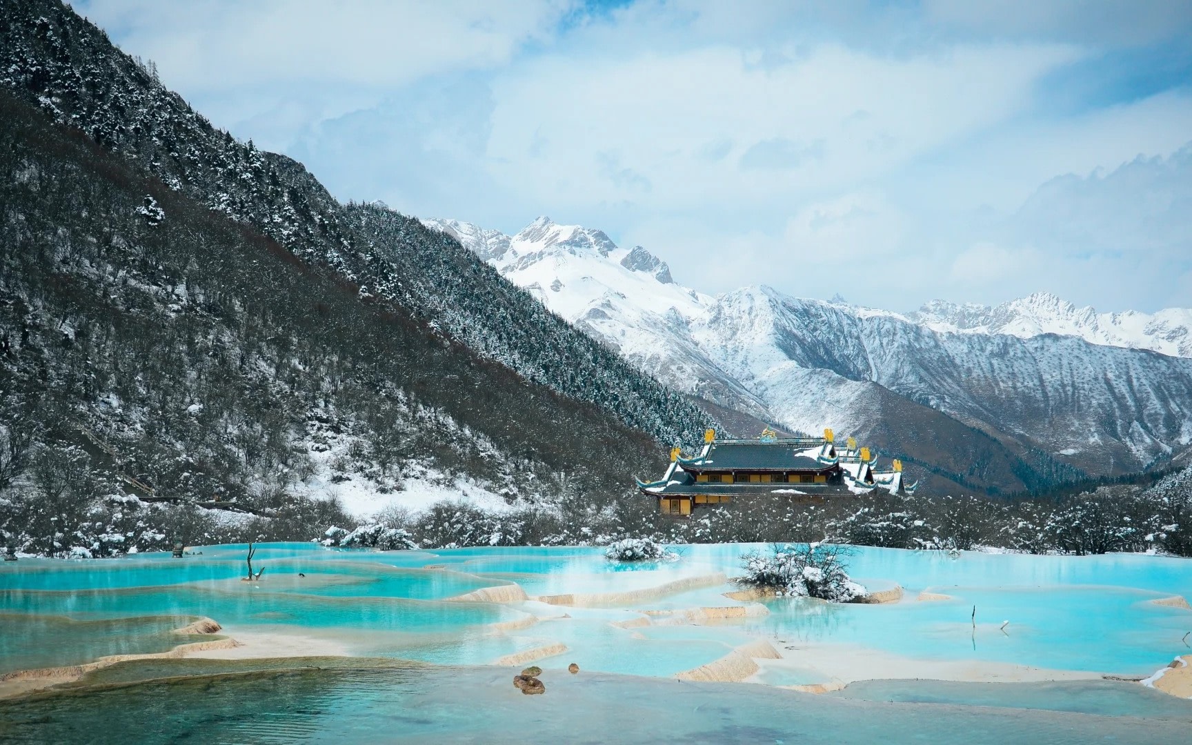 2-Day Tour of Jiuzhaigou & Sanxingdui, Sichuan (Explore Jiuzhaigou + Unlock the Ancient Shu Bronze Civilization)