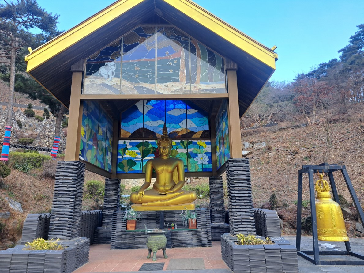 臥龍寺（Waujeongsa Temple）