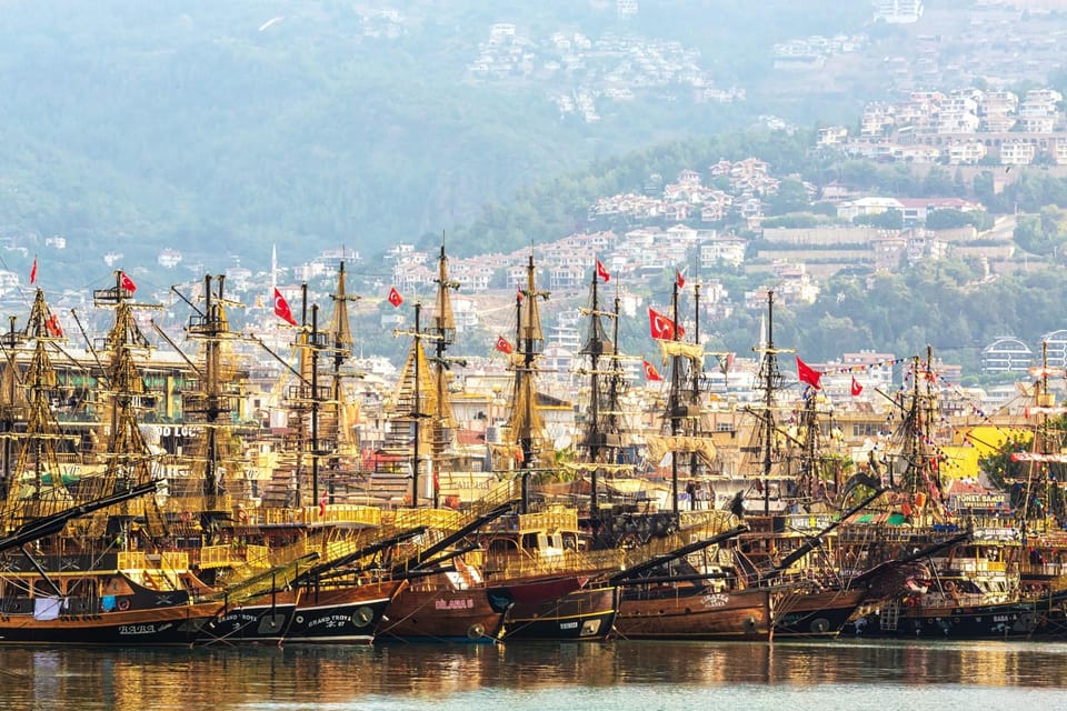 Alanya: Pirate Boat w/Lunch ,Soft Drinks and Transfer Option