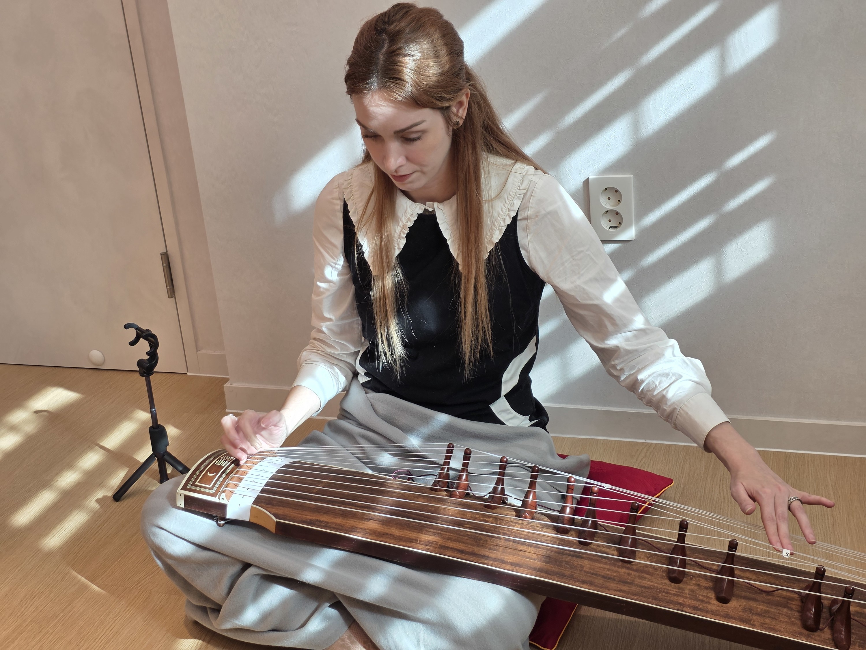 Unique Korean Cultural Experience in Seoul: Quick Gayageum Lesson